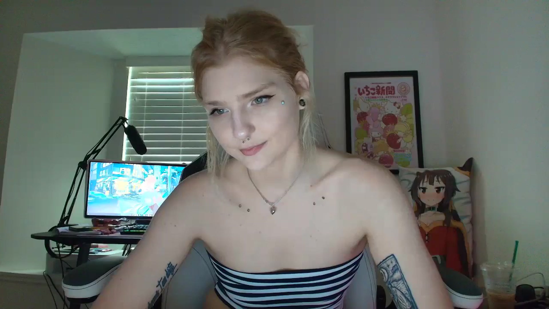 Gallery image thumbnail from DuckChan0's myfreecams stream on, 06/23/2025, 13:30 image 16 of 20