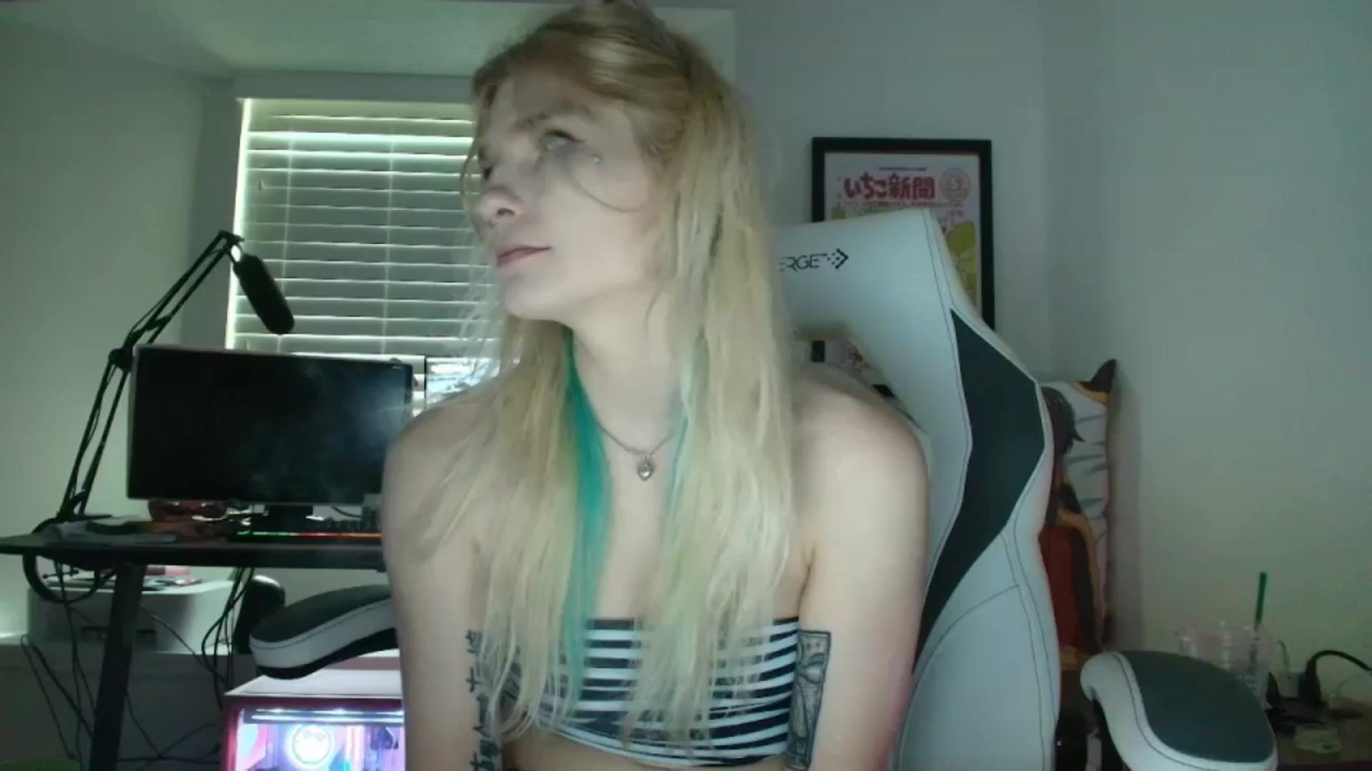 Gallery image thumbnail from DuckChan0's myfreecams stream on, 06/23/2025, 15:46 image 1 of 20