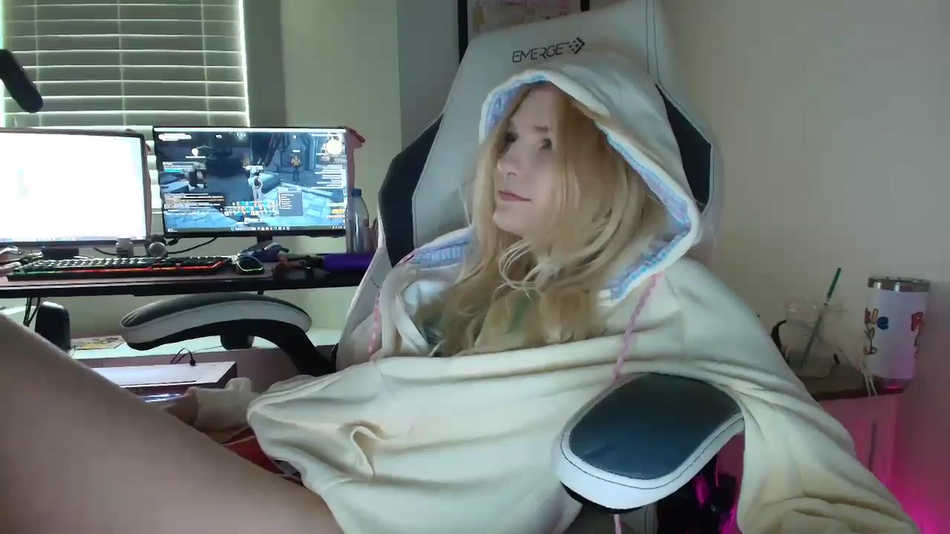 Gallery image thumbnail from DuckChan0's myfreecams stream on, 06/23/2025, 16:48 image 3 of 20