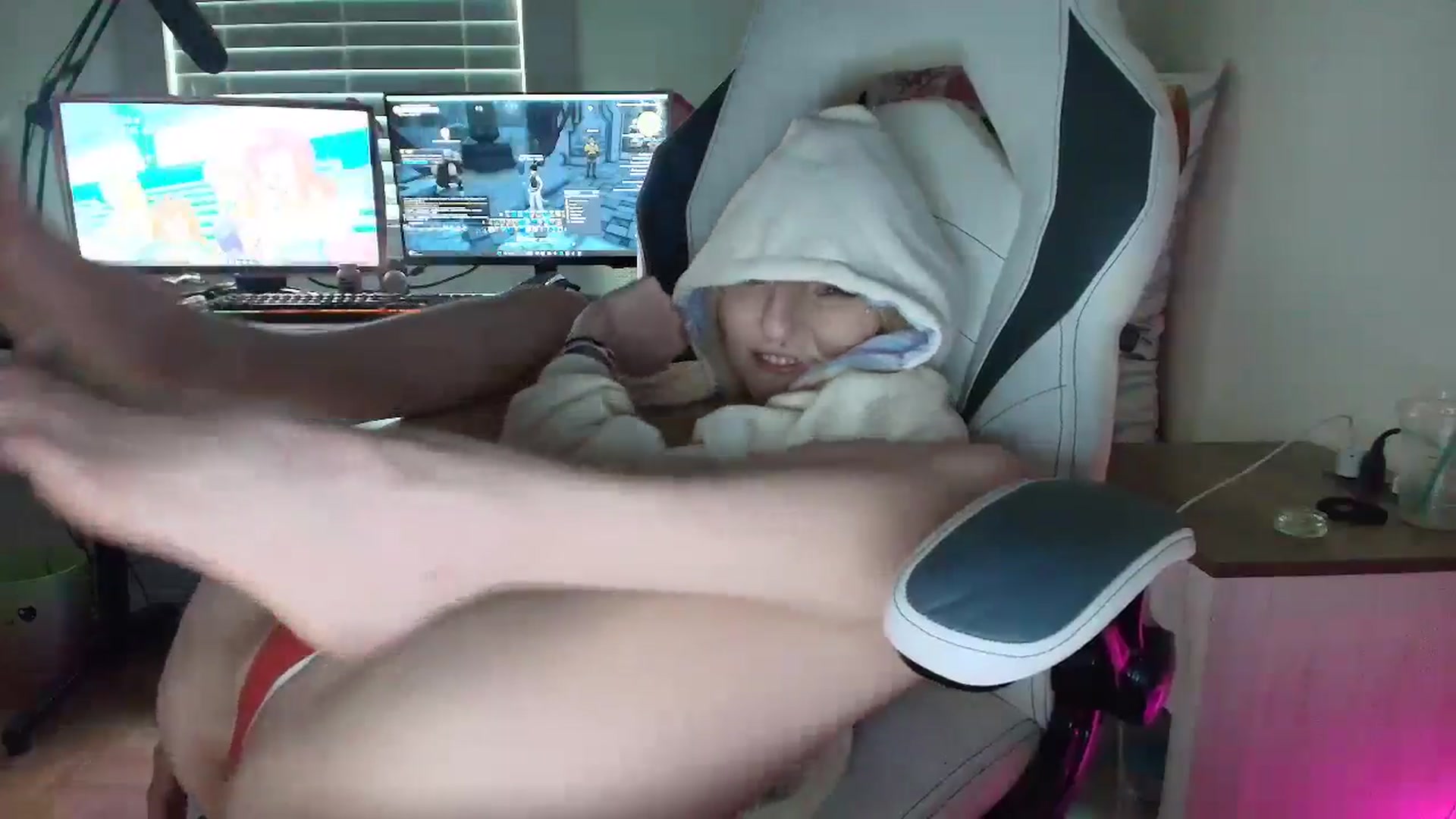 Gallery image thumbnail from DuckChan0's myfreecams stream on, 06/23/2025, 16:48 image 5 of 20