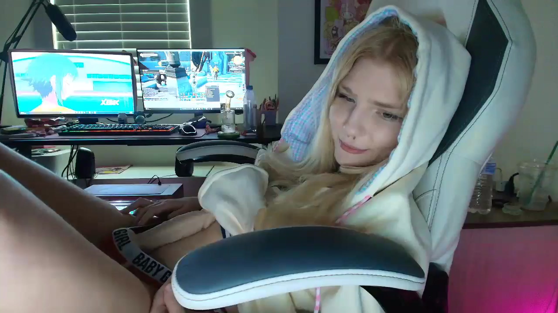 Gallery image thumbnail from DuckChan0's myfreecams stream on, 06/23/2025, 16:48 image 15 of 20