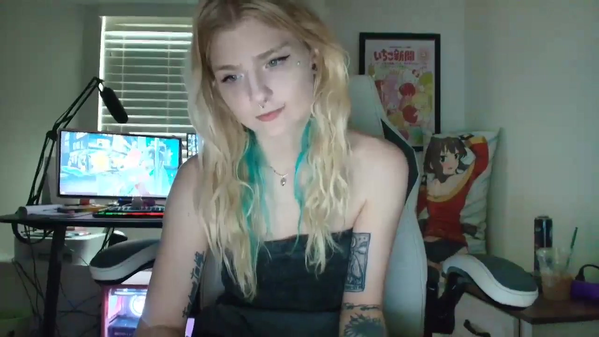 Gallery image thumbnail from DuckChan0's myfreecams stream on, 06/24/2025, 13:49 image 6 of 20