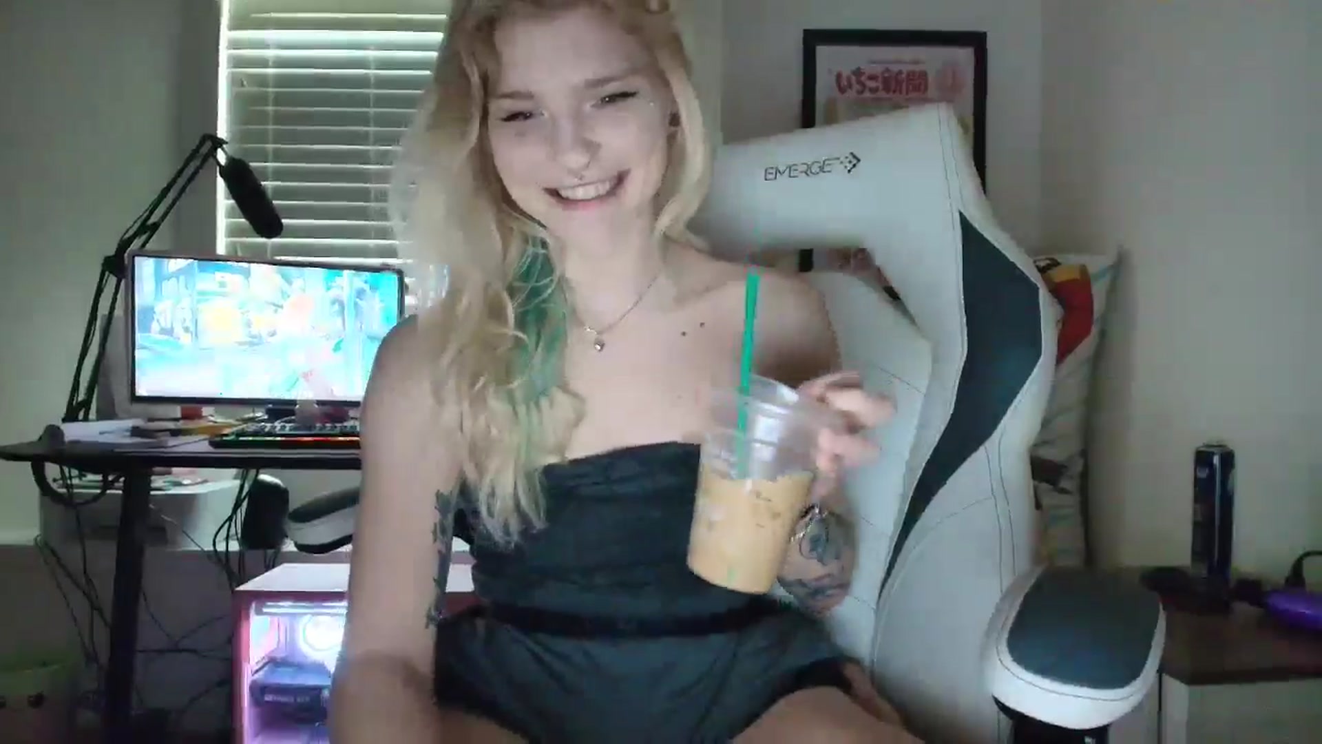 Gallery image thumbnail from DuckChan0's myfreecams stream on, 06/24/2025, 13:49 image 5 of 20
