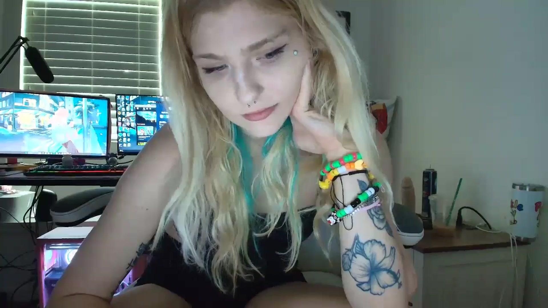 Gallery image thumbnail from DuckChan0's myfreecams stream on, 06/24/2025, 14:47 image 8 of 20