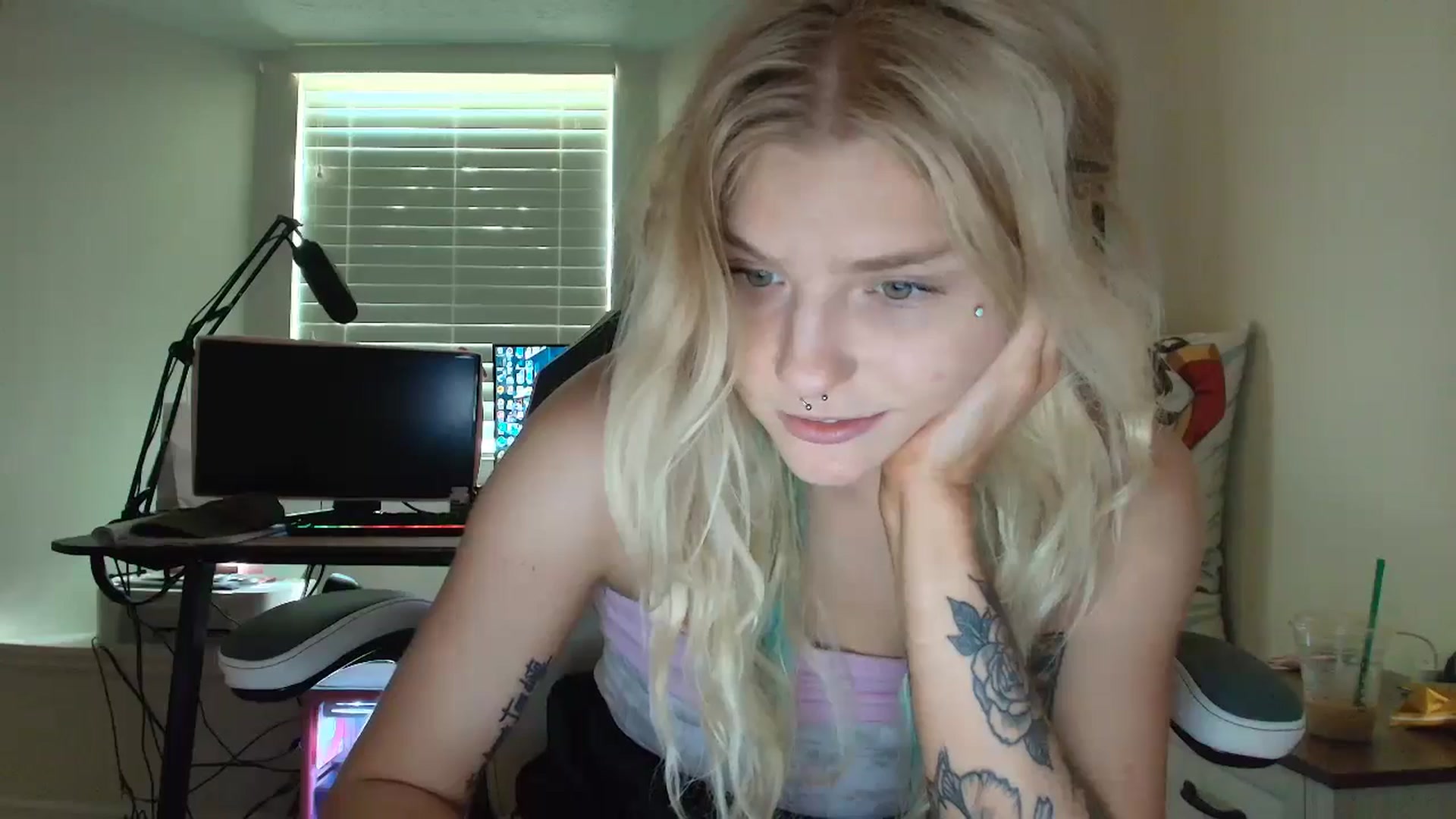 Gallery image thumbnail from DuckChan0's myfreecams stream on, 06/25/2025, 14:56 image 3 of 20