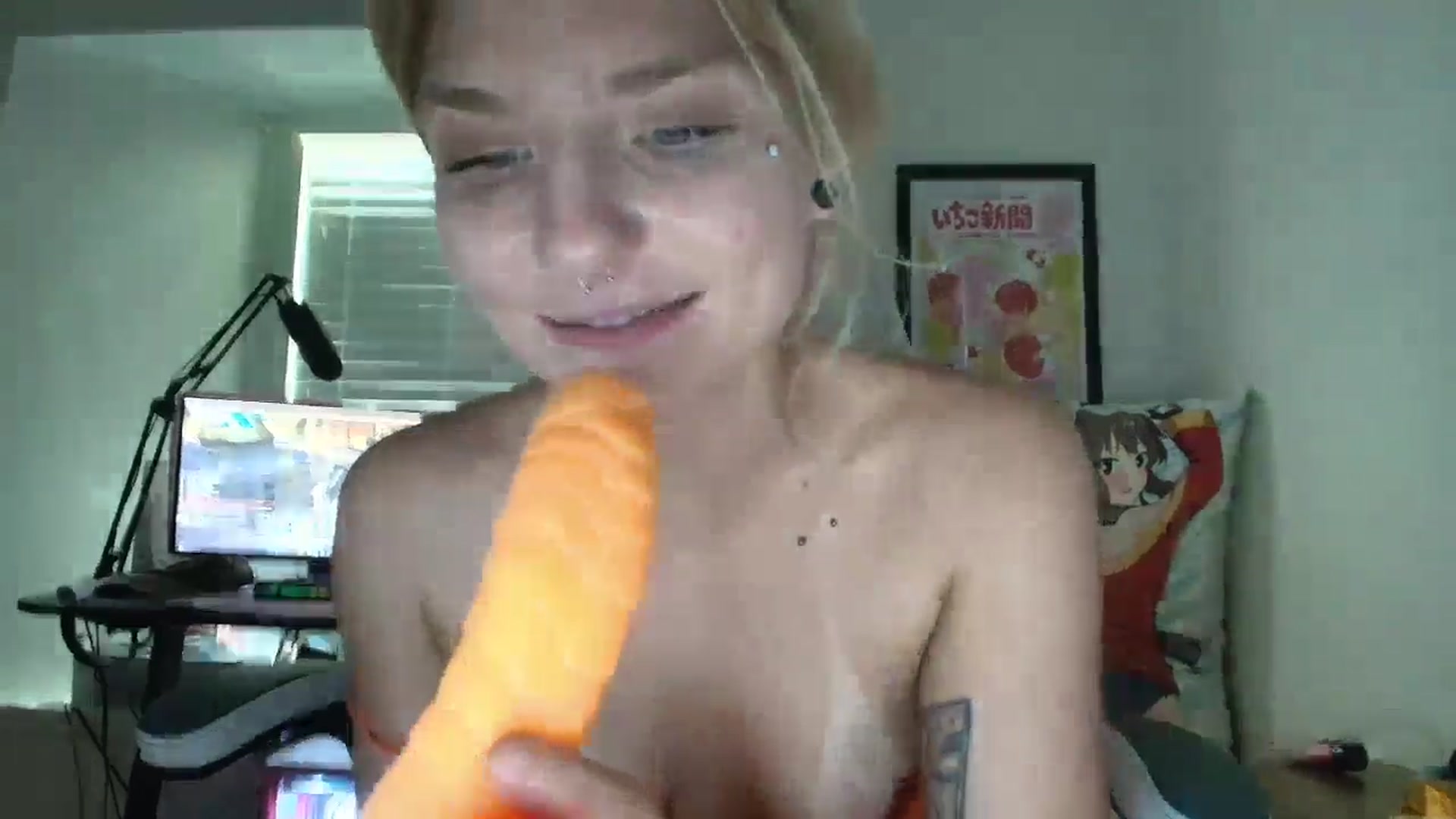 Gallery image thumbnail from DuckChan0's myfreecams stream on, 06/25/2025, 14:56 image 12 of 20
