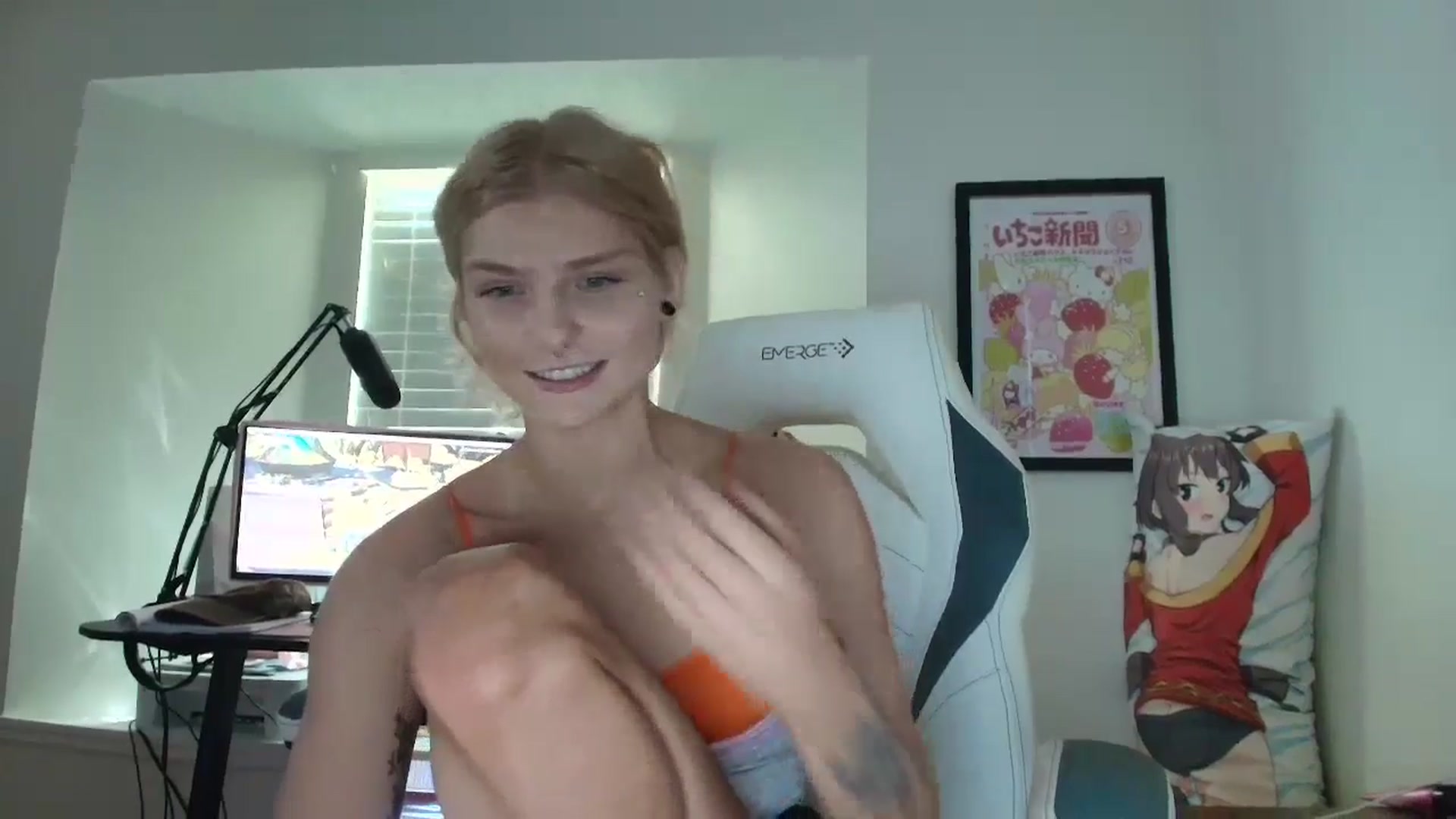 Gallery image thumbnail from DuckChan0's myfreecams stream on, 06/25/2025, 14:56 image 10 of 20