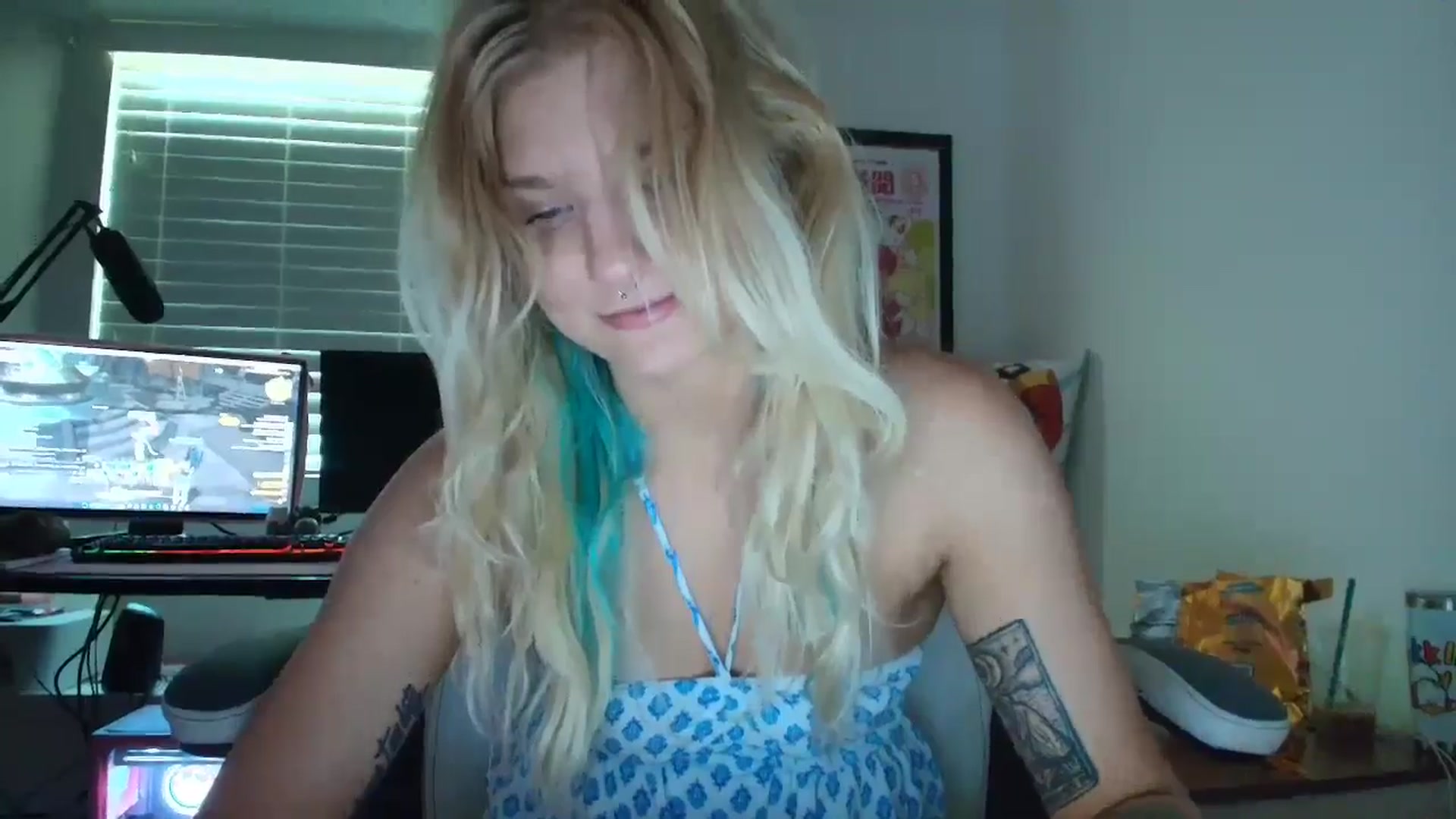 Gallery image thumbnail from DuckChan0's myfreecams stream on, 06/25/2025, 15:56 image 17 of 20