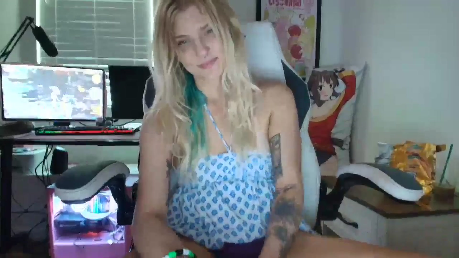 Gallery image thumbnail from DuckChan0's myfreecams stream on, 06/25/2025, 15:56 image 19 of 20