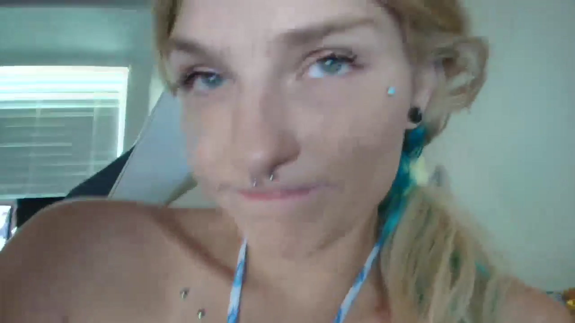 Gallery image thumbnail from DuckChan0's myfreecams stream on, 06/25/2025, 15:56 image 16 of 20