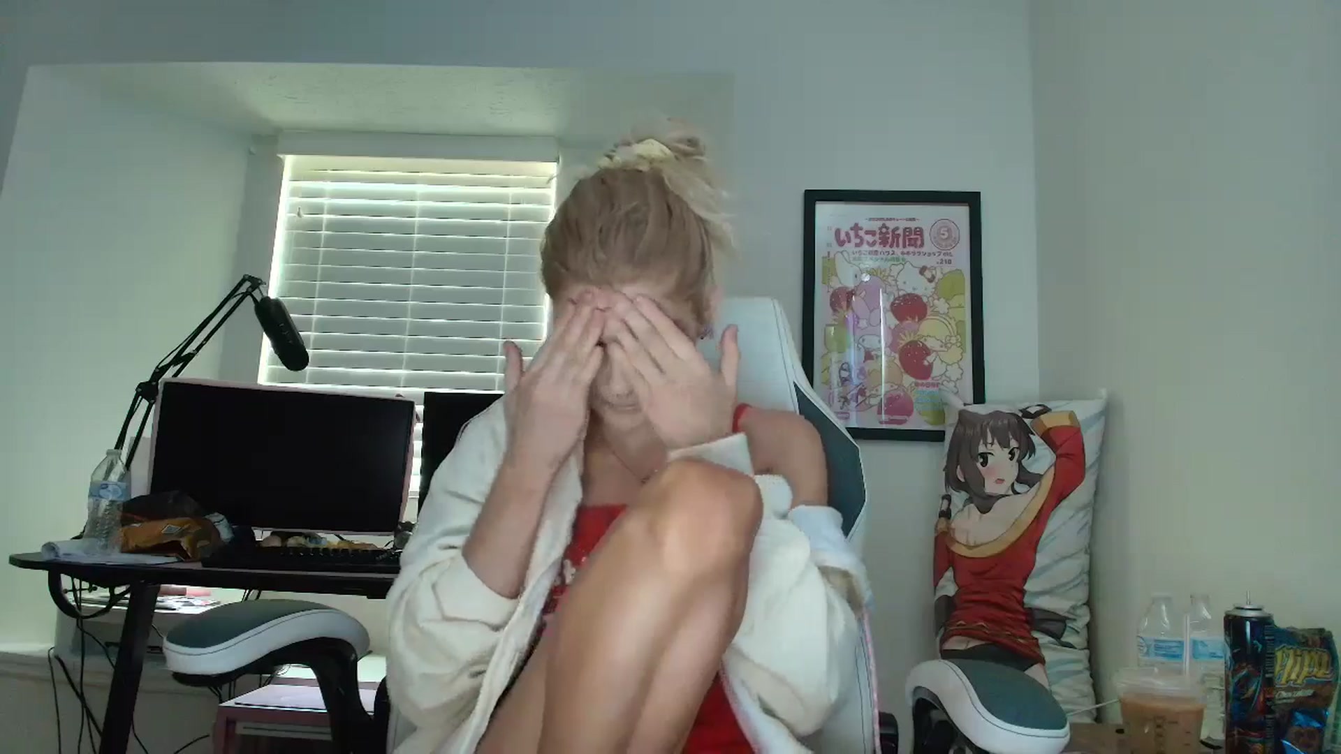 Gallery image thumbnail from DuckChan0's myfreecams stream on, 06/26/2025, 14:30 image 2 of 20