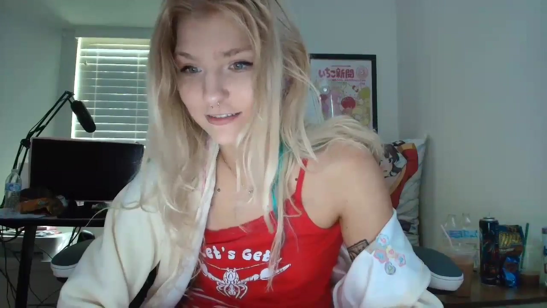 Gallery image thumbnail from DuckChan0's myfreecams stream on, 06/26/2025, 14:30 image 7 of 20