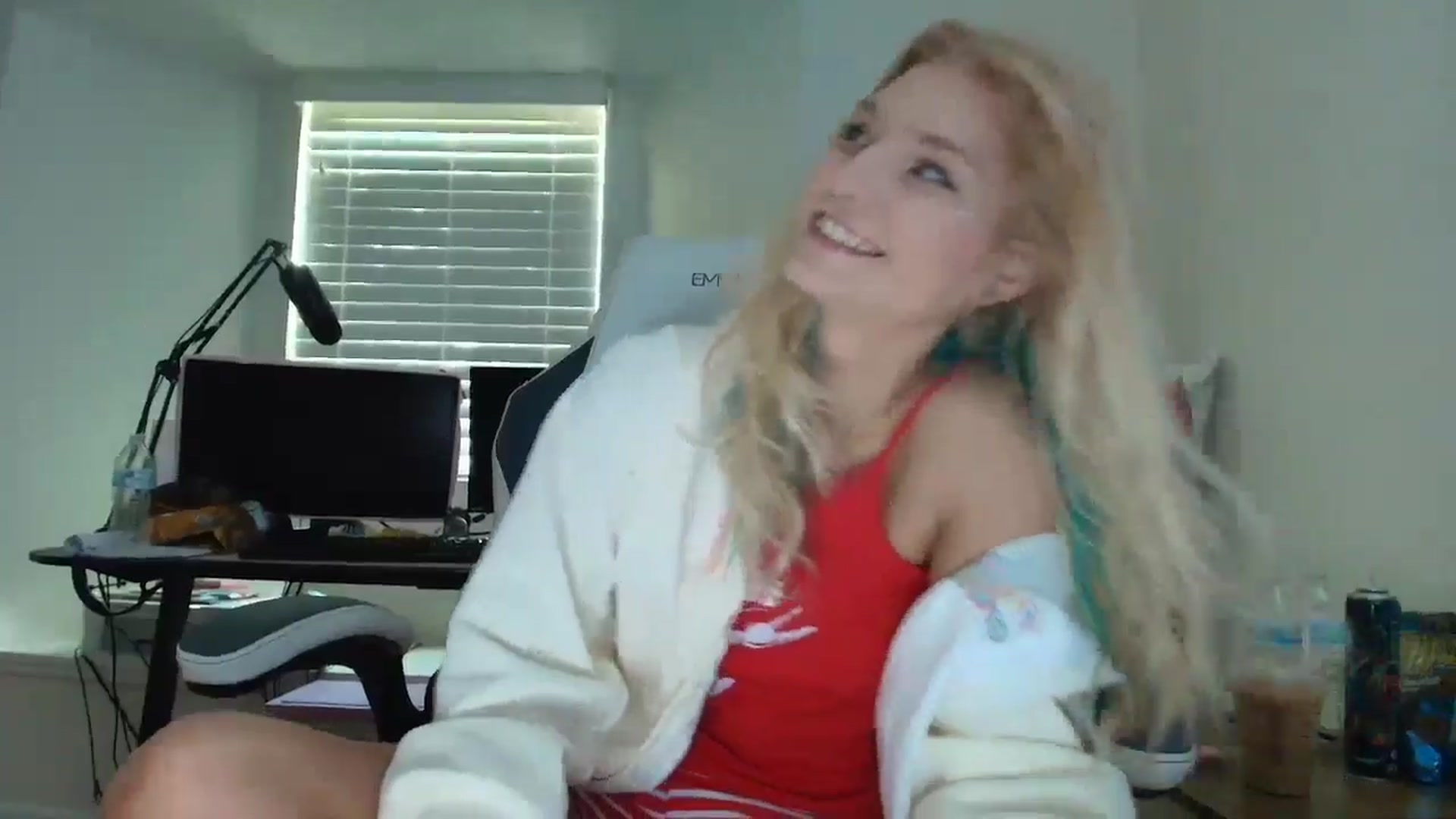 Gallery image thumbnail from DuckChan0's myfreecams stream on, 06/26/2025, 14:30 image 4 of 20
