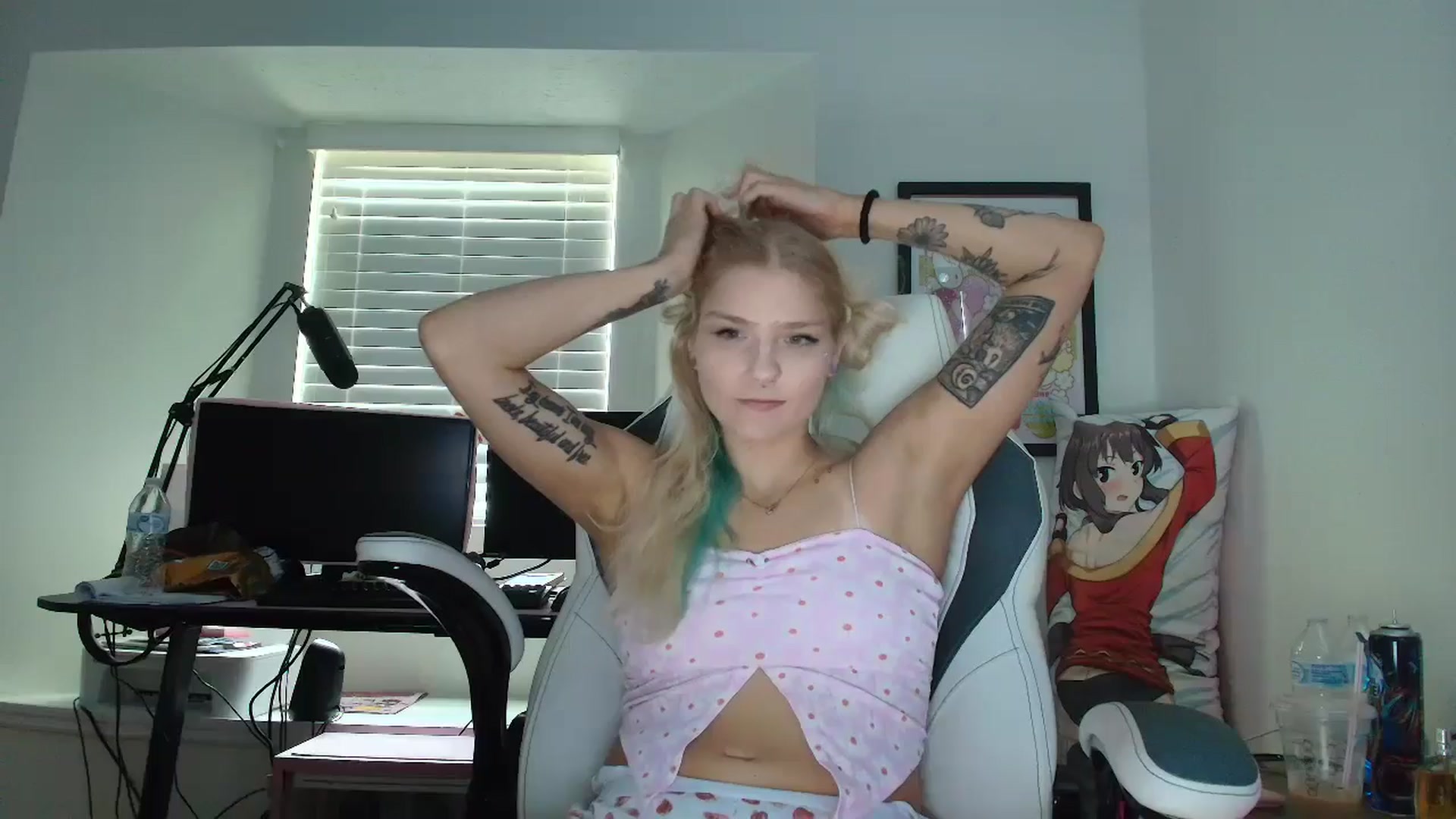 Gallery image thumbnail from DuckChan0's myfreecams stream on, 06/26/2025, 15:45 image 1 of 20