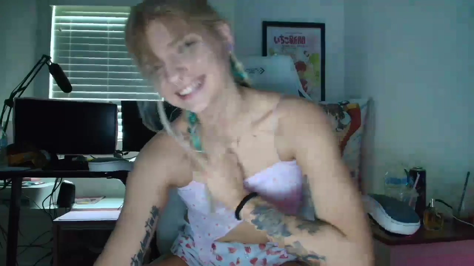 Gallery image thumbnail from DuckChan0's myfreecams stream on, 06/26/2025, 15:45 image 5 of 20