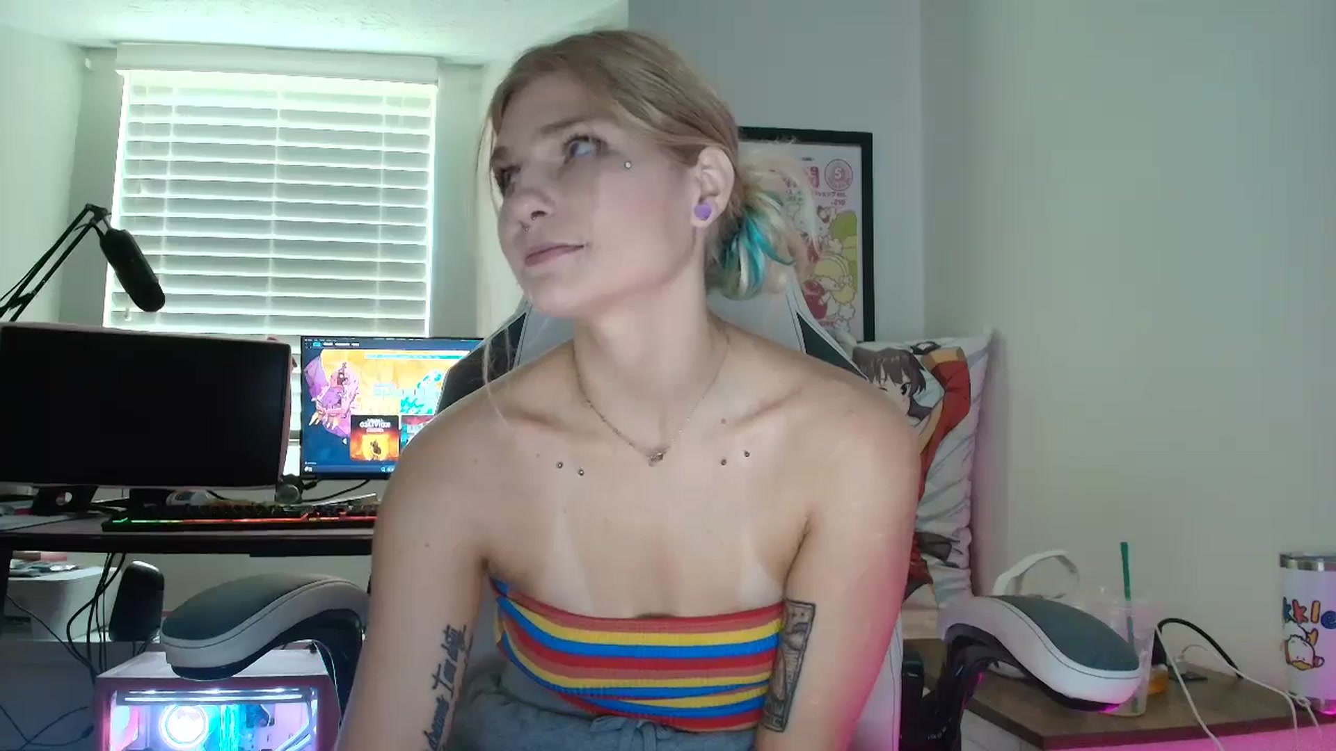 Gallery image thumbnail from DuckChan0's myfreecams stream on, 06/27/2025, 16:41 image 5 of 20