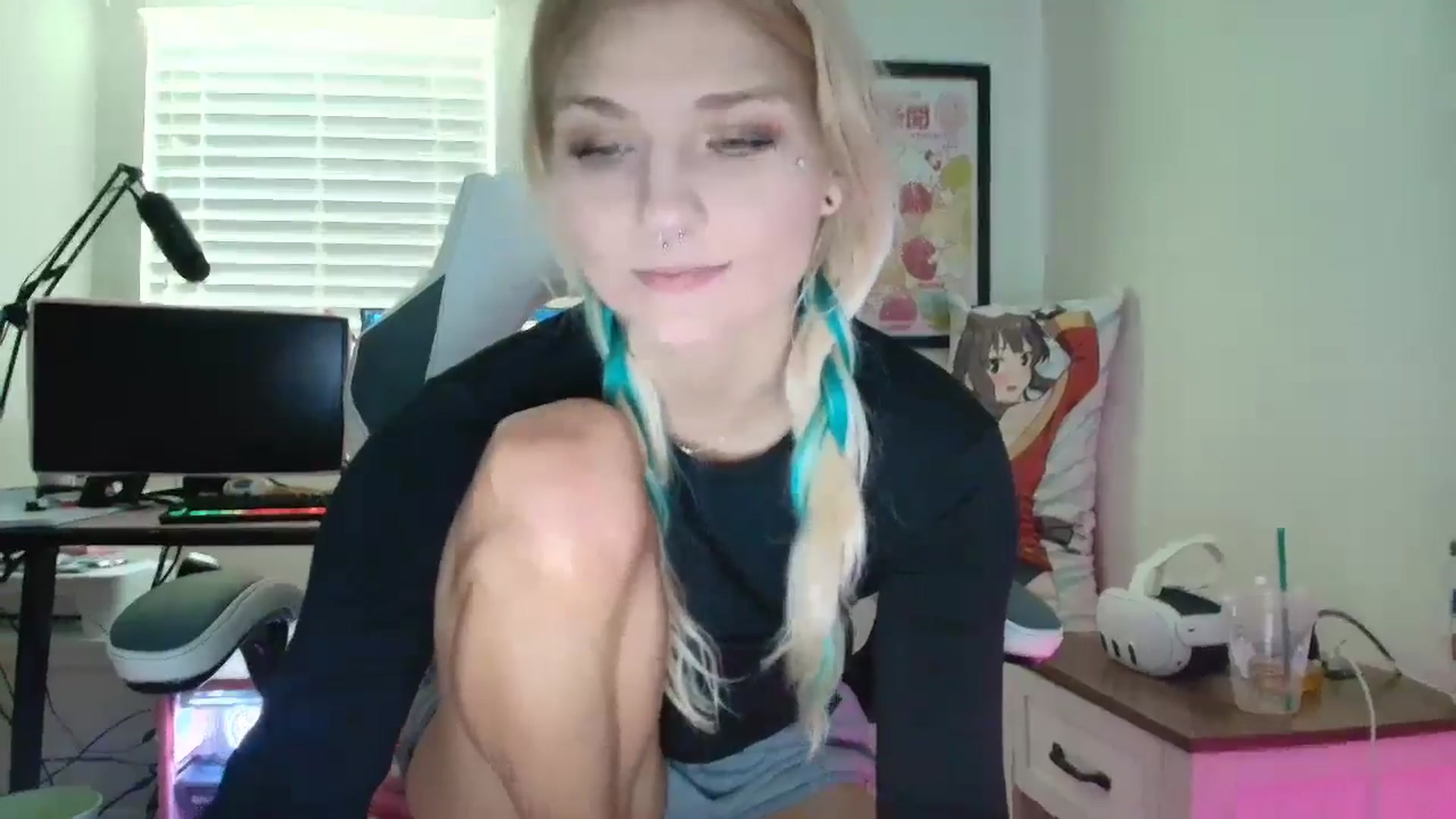 Gallery image thumbnail from DuckChan0's myfreecams stream on, 06/27/2025, 16:41 image 17 of 20