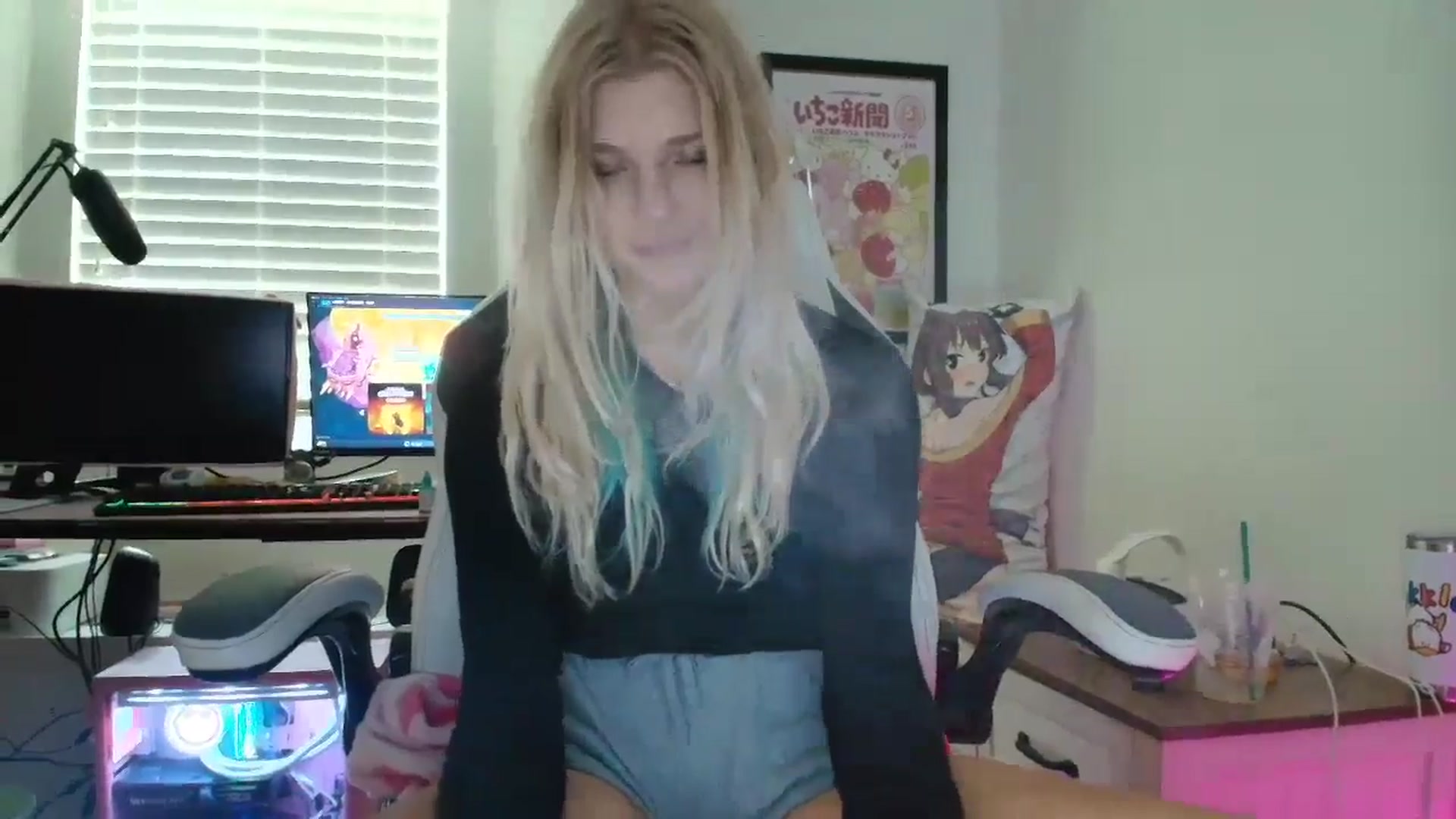 Gallery image thumbnail from DuckChan0's myfreecams stream on, 06/27/2025, 16:41 image 20 of 20