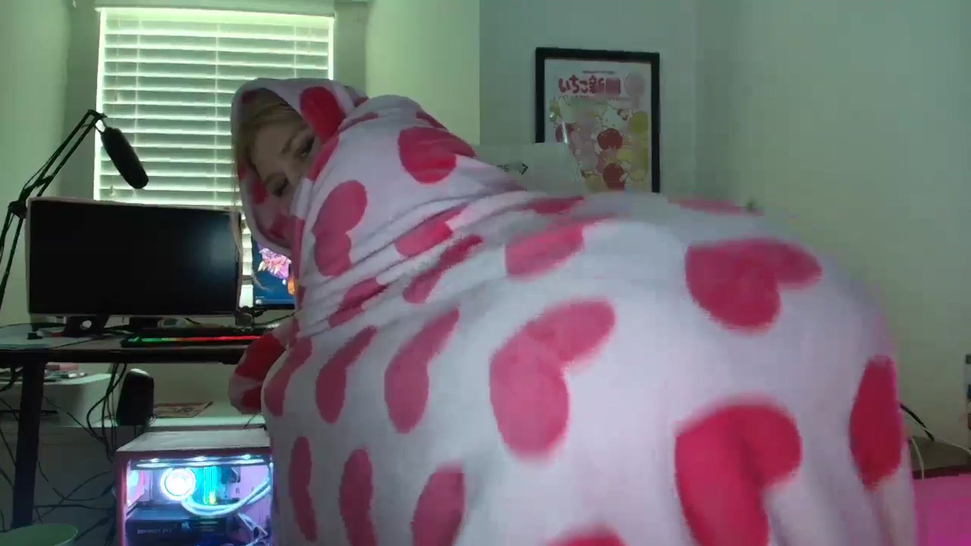 Gallery image thumbnail from DuckChan0's myfreecams stream on, 06/27/2025, 16:41 image 11 of 20