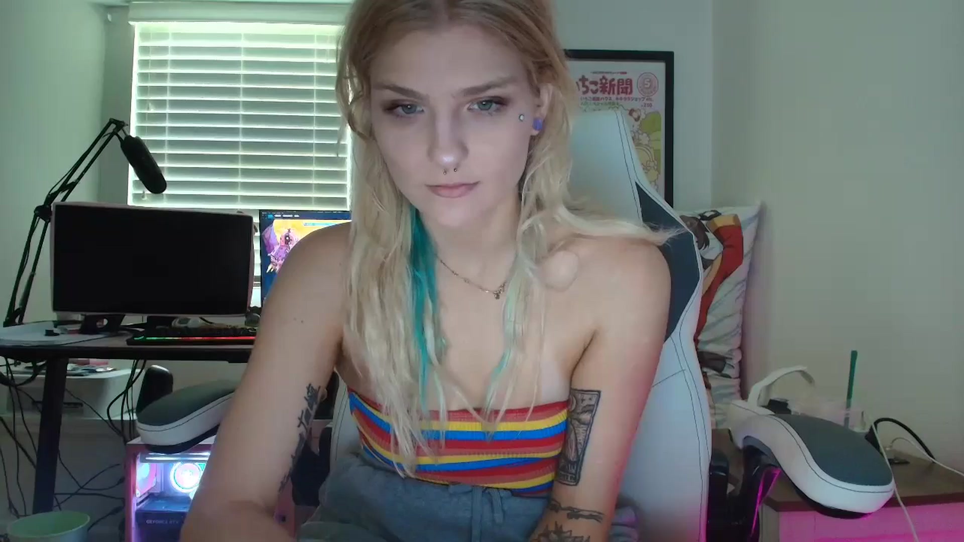 Gallery image thumbnail from DuckChan0's myfreecams stream on, 06/27/2025, 16:41 image 1 of 20
