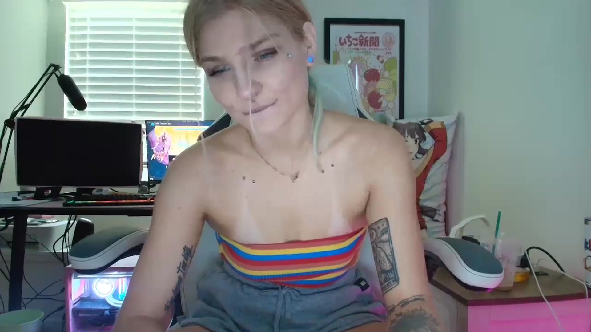 Gallery image thumbnail from DuckChan0's myfreecams stream on, 06/27/2025, 16:41 image 4 of 20