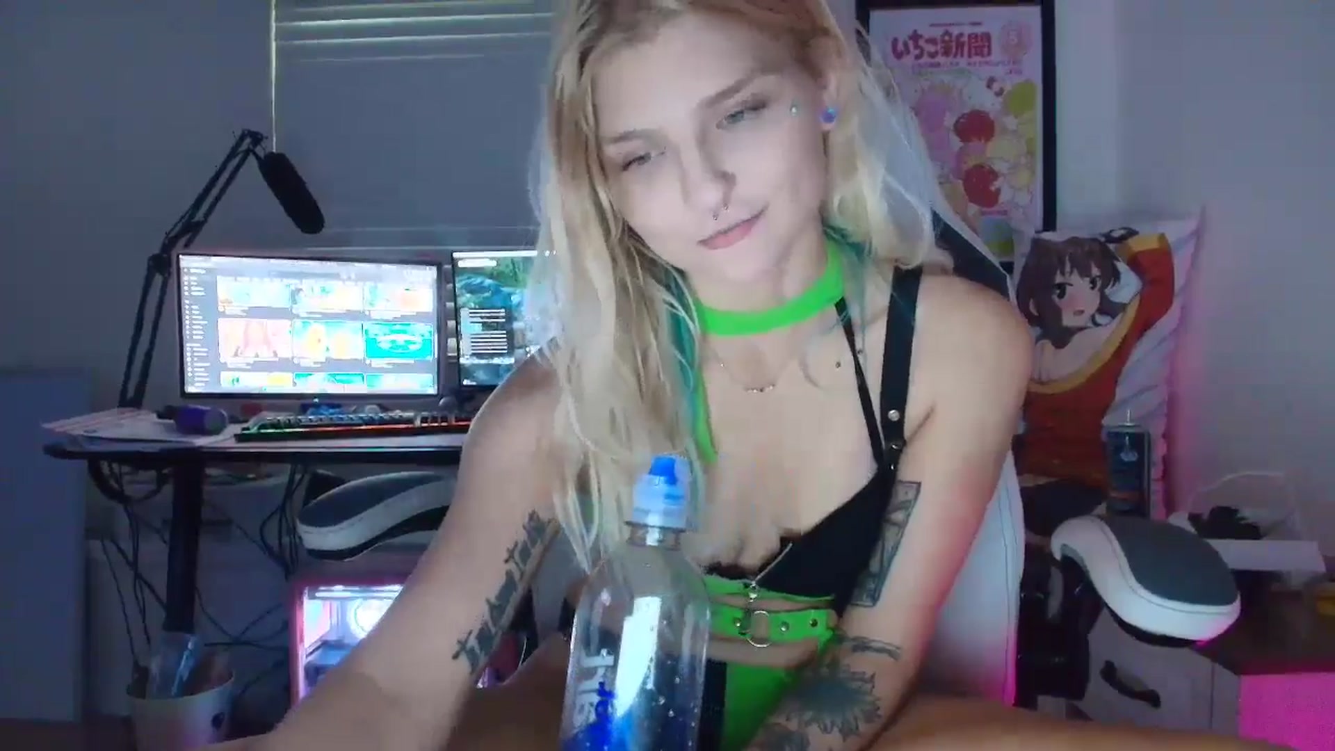 Gallery image thumbnail from DuckChan0's myfreecams stream on, 06/28/2025, 24:05 image 9 of 20
