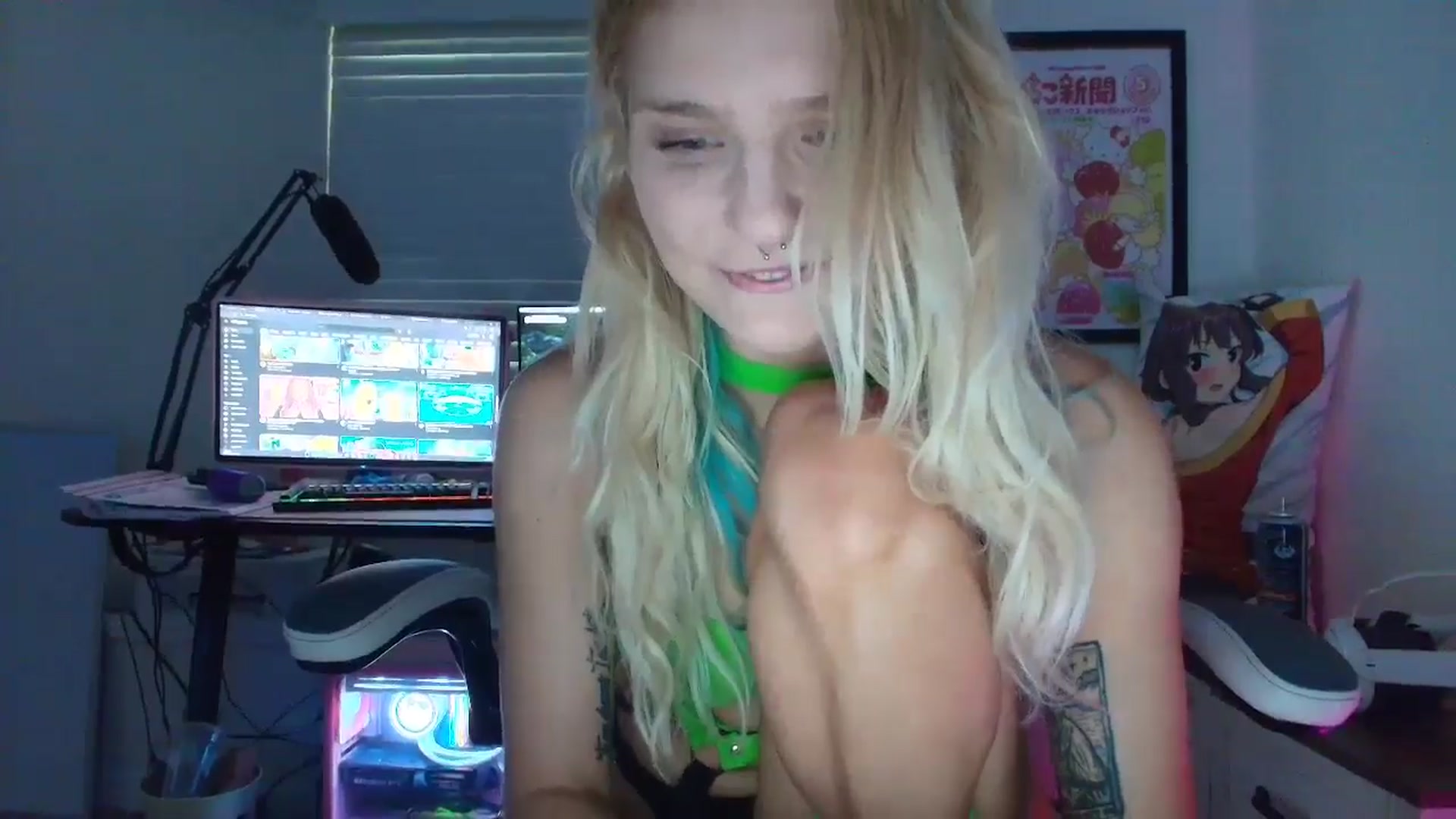 Gallery image thumbnail from DuckChan0's myfreecams stream on, 06/28/2025, 24:05 image 13 of 20