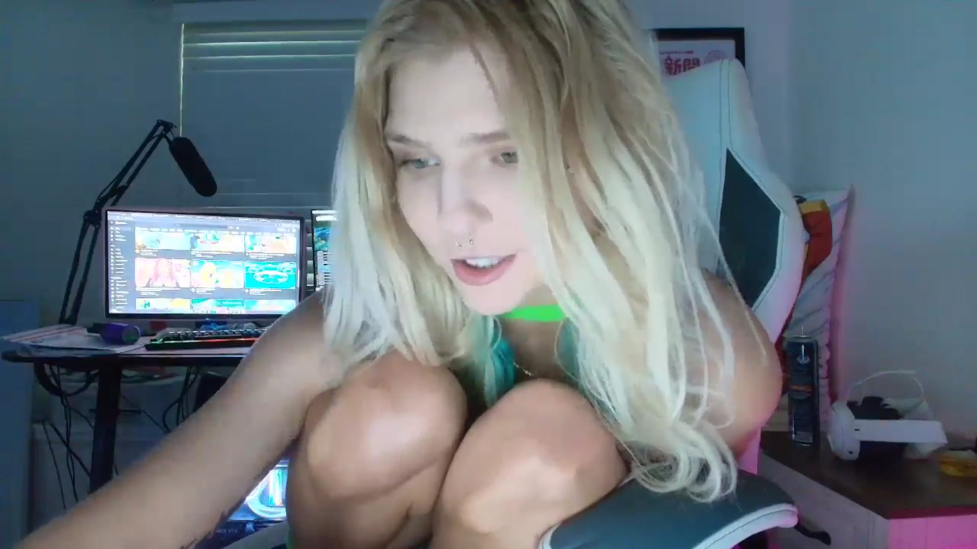 Gallery image thumbnail from DuckChan0's myfreecams stream on, 06/28/2025, 24:05 image 8 of 20