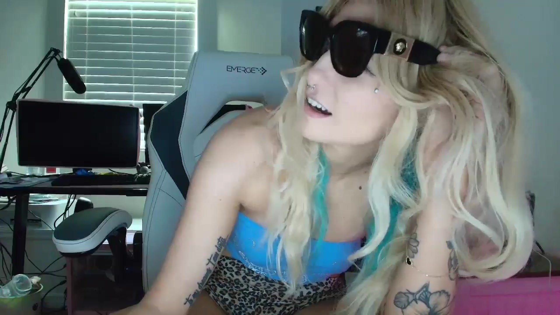 Gallery image thumbnail from DuckChan0's myfreecams stream on, 06/28/2025, 16:17 image 7 of 20