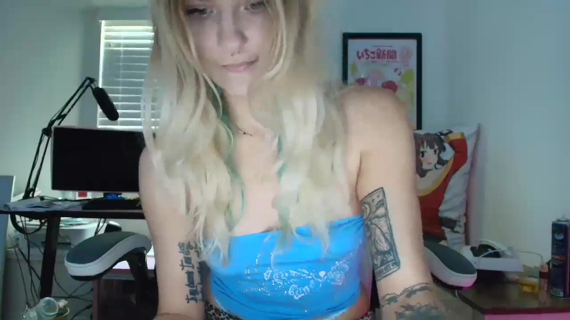 Gallery image thumbnail from DuckChan0's myfreecams stream on, 06/28/2025, 16:31 image 5 of 20