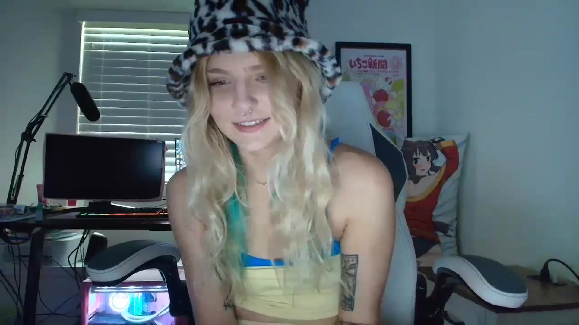 Gallery image thumbnail from DuckChan0's myfreecams stream on, 06/29/2025, 23:30 image 7 of 20