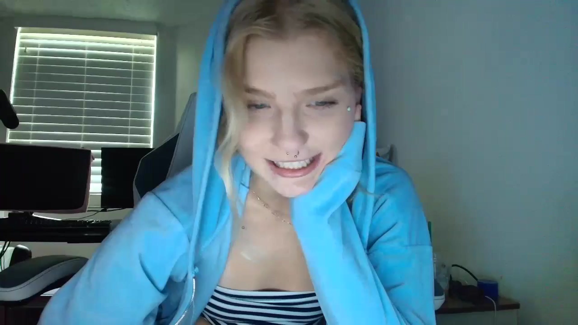 Gallery image thumbnail from DuckChan0's myfreecams stream on, 06/30/2025, 15:22 image 1 of 20