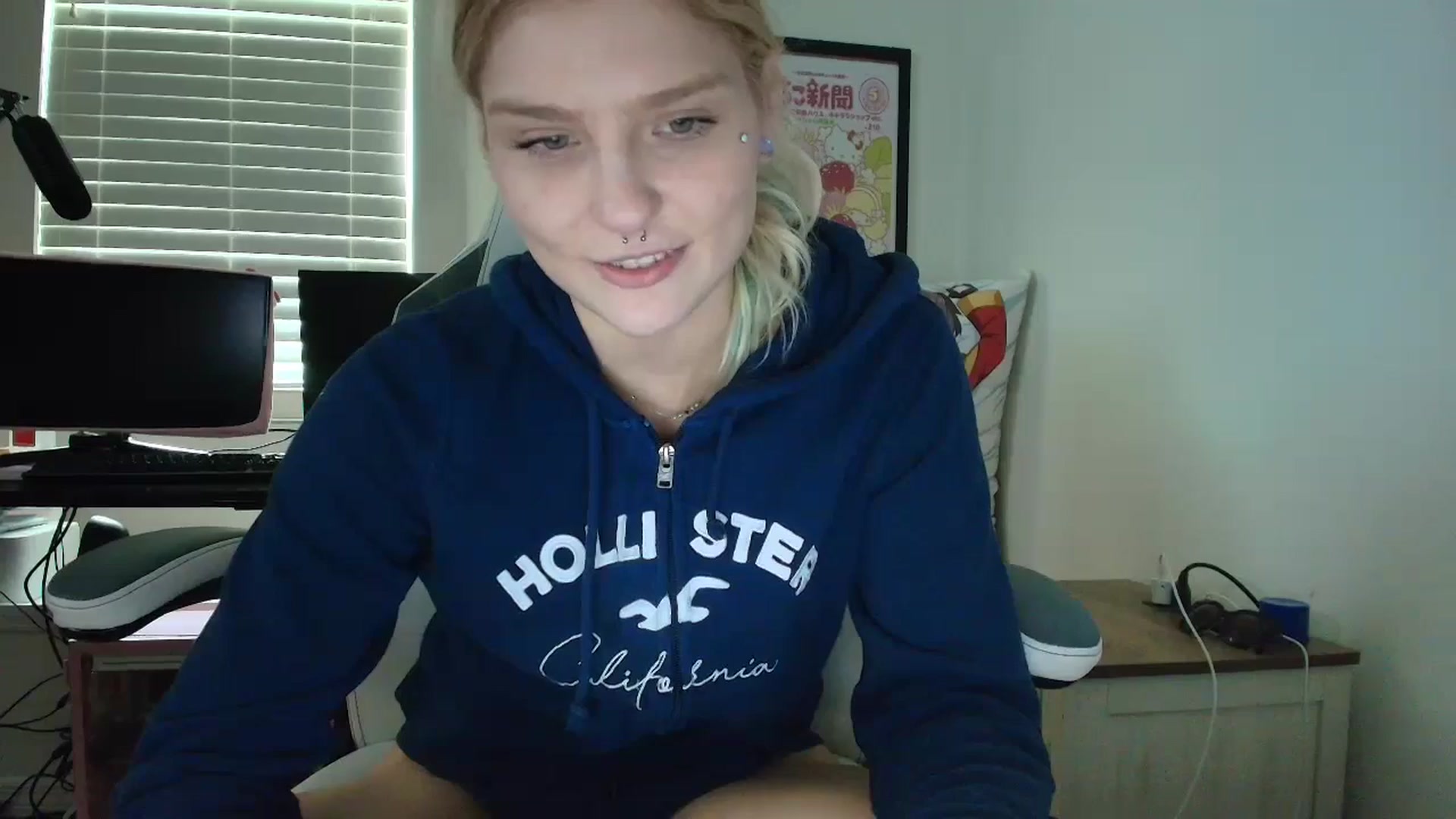 Gallery image thumbnail from DuckChan0's myfreecams stream on, 06/30/2025, 16:43 image 12 of 20
