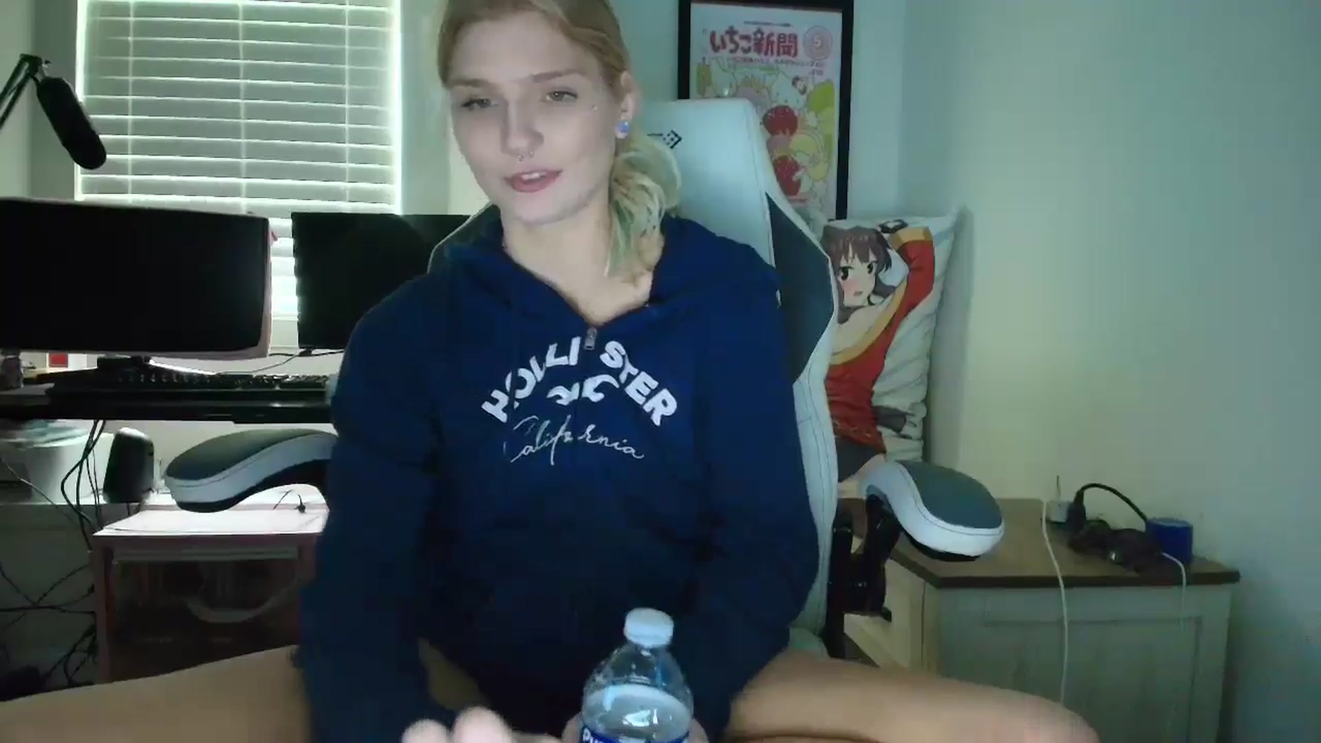 Gallery image thumbnail from DuckChan0's myfreecams stream on, 06/30/2025, 16:43 image 2 of 20