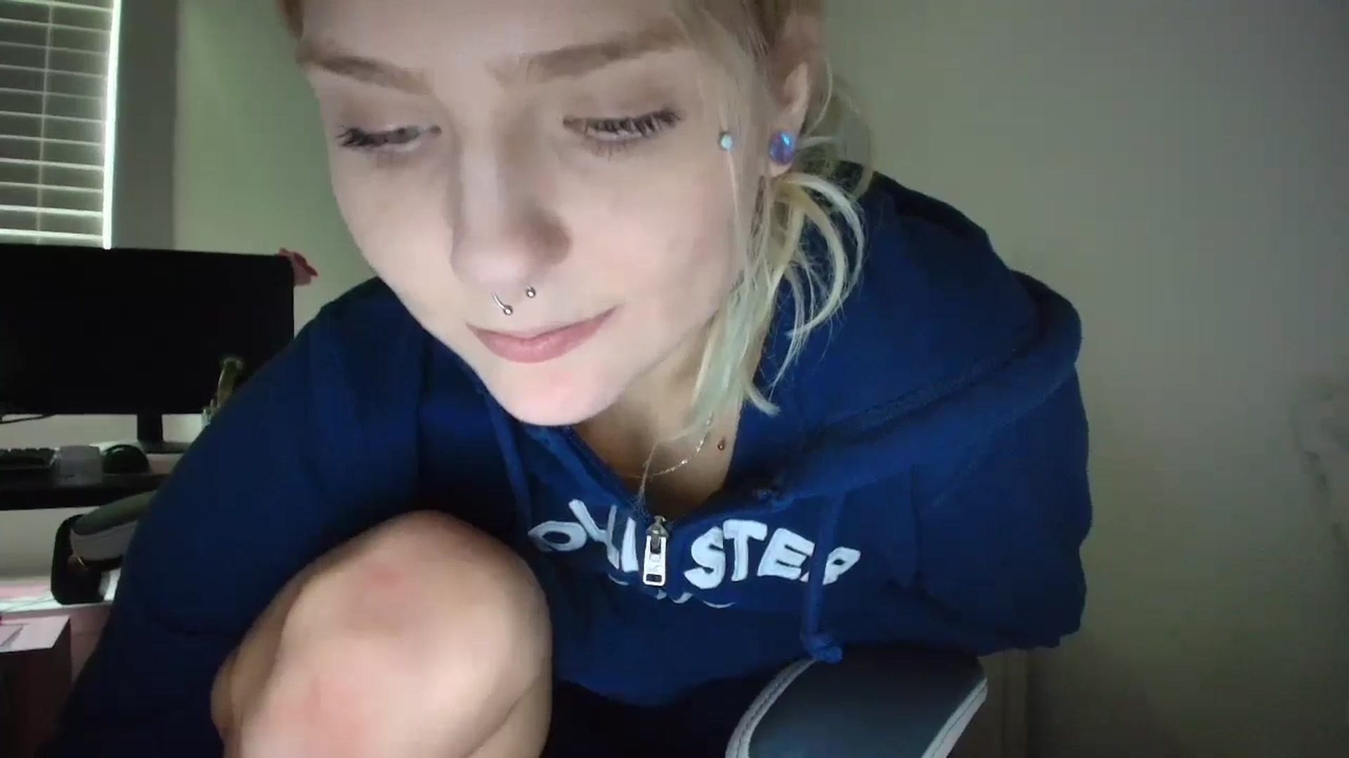 Gallery image thumbnail from DuckChan0's myfreecams stream on, 06/30/2025, 16:43 image 6 of 20