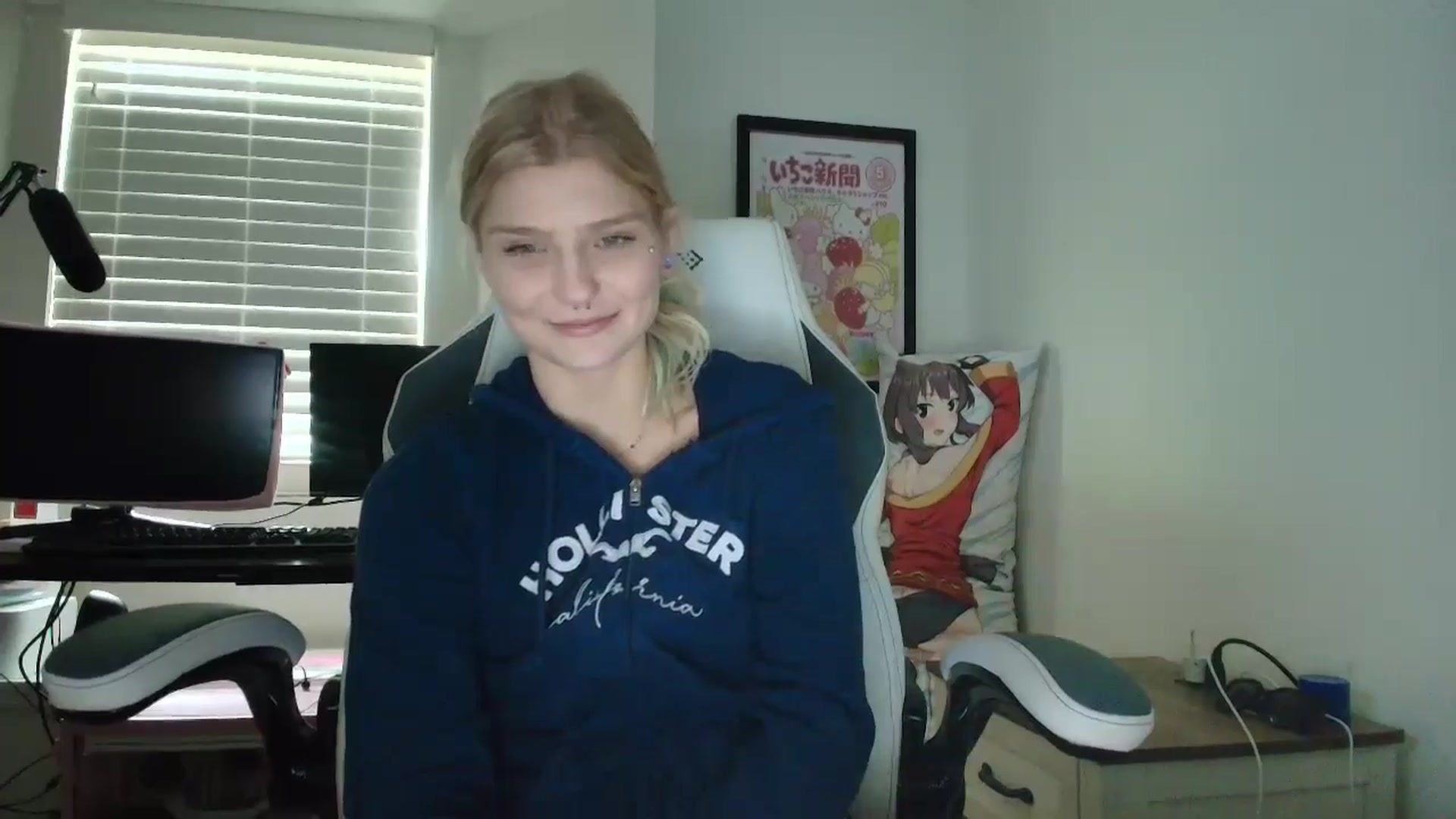 Gallery image thumbnail from DuckChan0's myfreecams stream on, 06/30/2025, 16:43 image 10 of 20