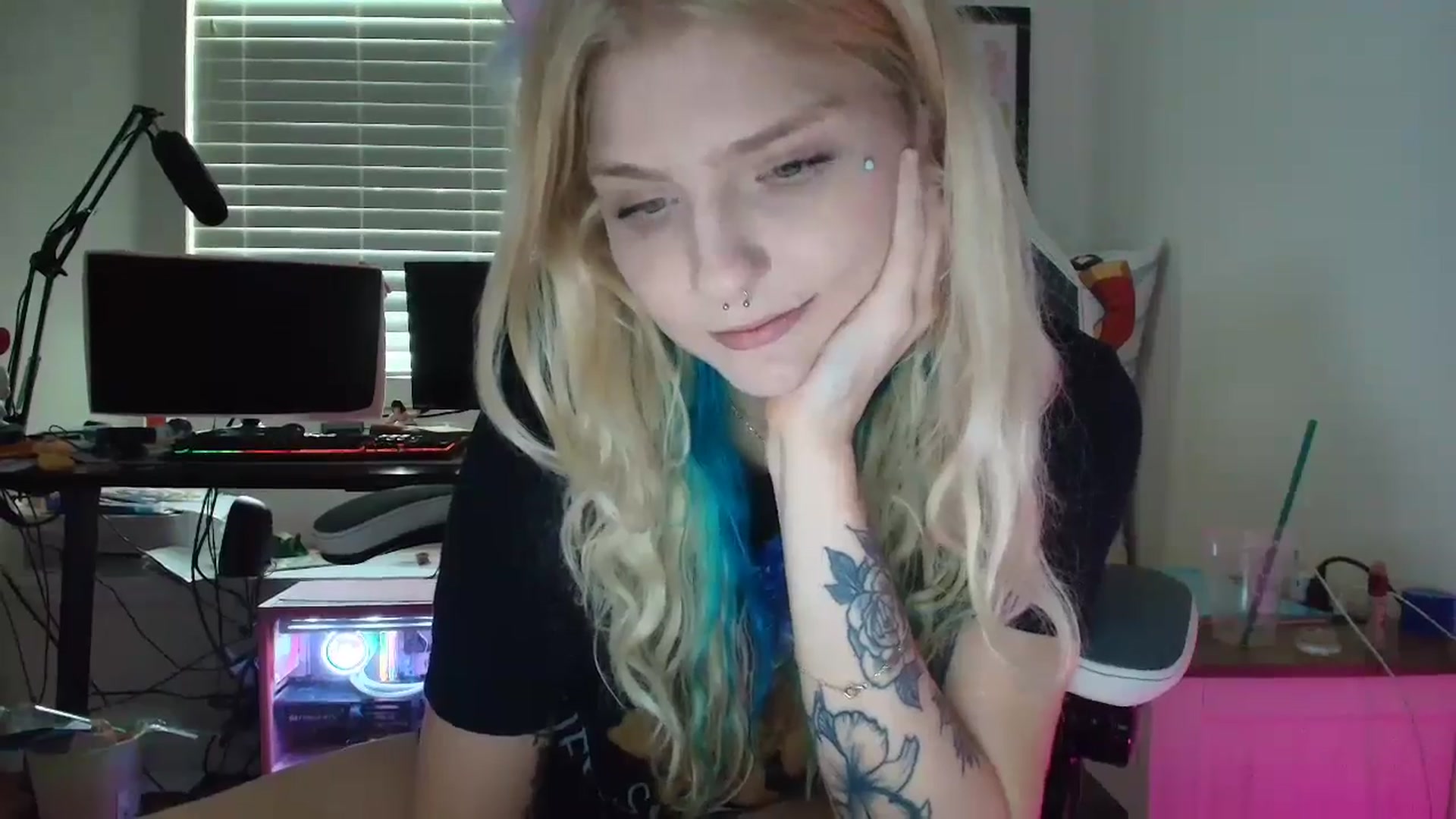 Gallery image thumbnail from DuckChan0's myfreecams stream on, 07/02/2025, 14:34 image 20 of 20