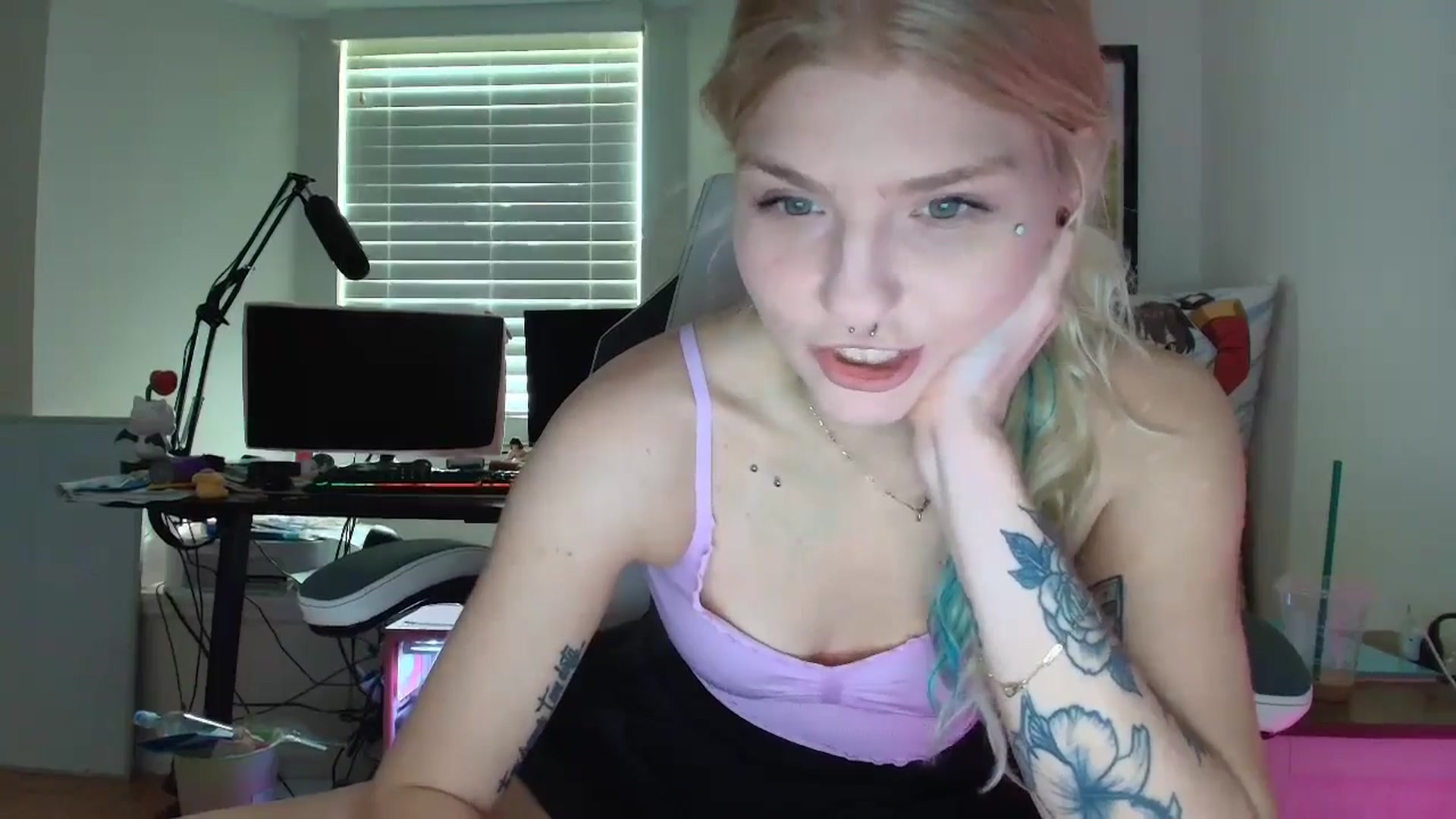 Gallery image thumbnail from DuckChan0's myfreecams stream on, 07/02/2025, 14:34 image 3 of 20