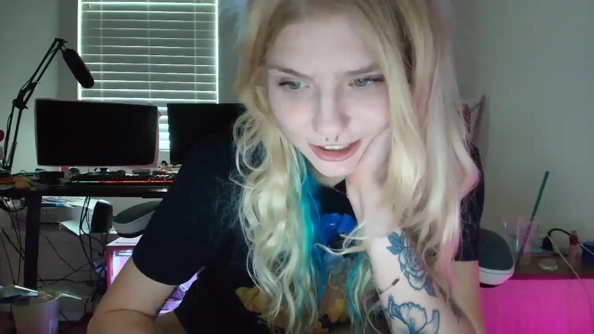 Gallery image thumbnail from DuckChan0's myfreecams stream on, 07/02/2025, 14:34 image 19 of 20