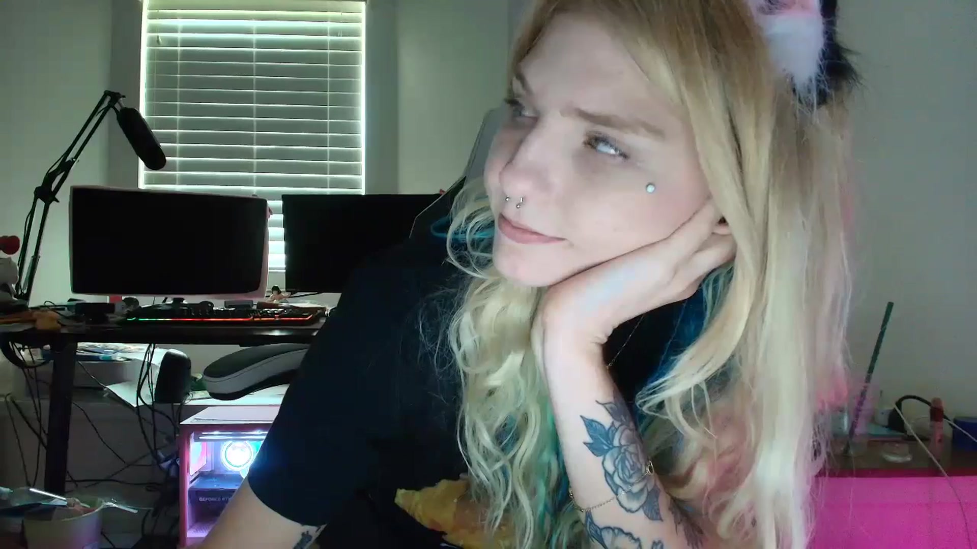 Gallery image thumbnail from DuckChan0's myfreecams stream on, 07/02/2025, 14:34 image 17 of 20