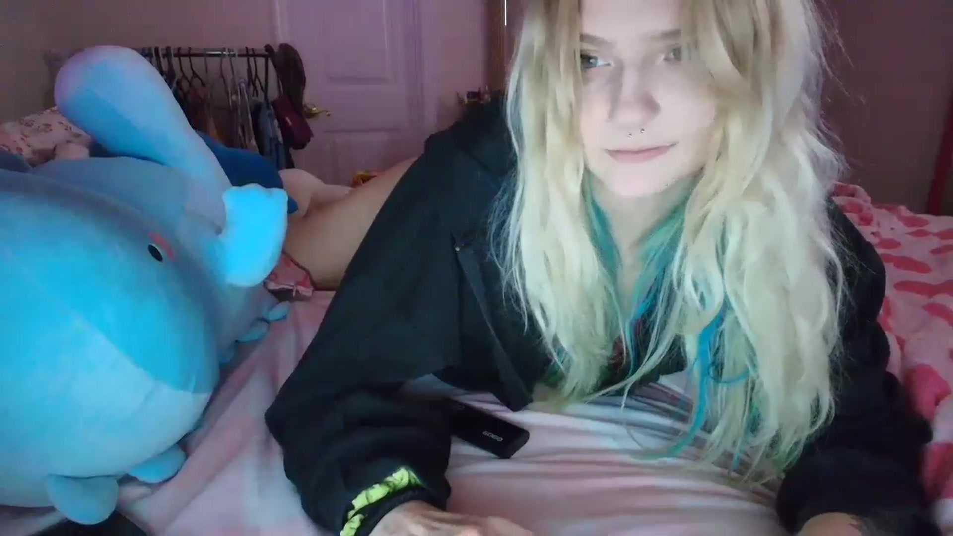 Gallery image thumbnail from DuckChan0's myfreecams stream on, 07/05/2025, 24:36 image 2 of 20