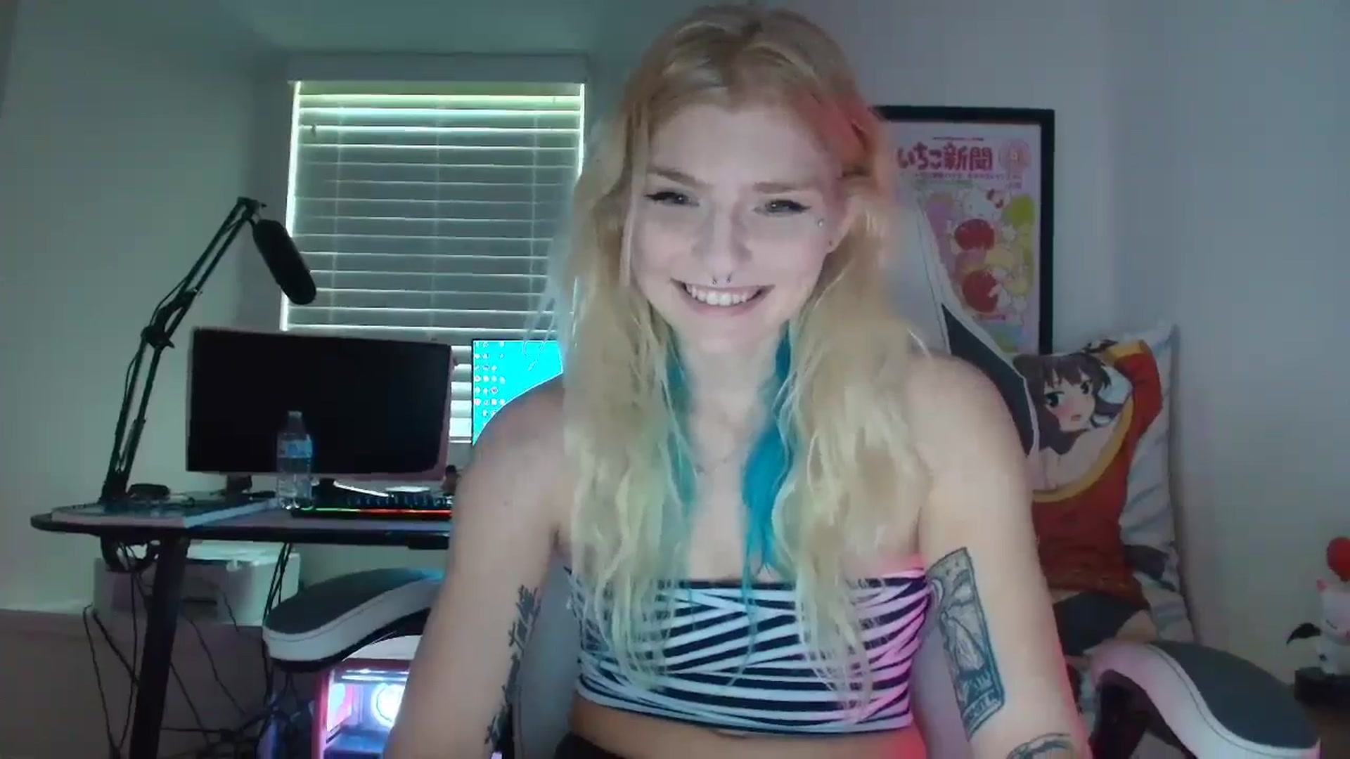 Gallery image thumbnail from DuckChan0's myfreecams stream on, 07/05/2025, 23:14 image 7 of 20