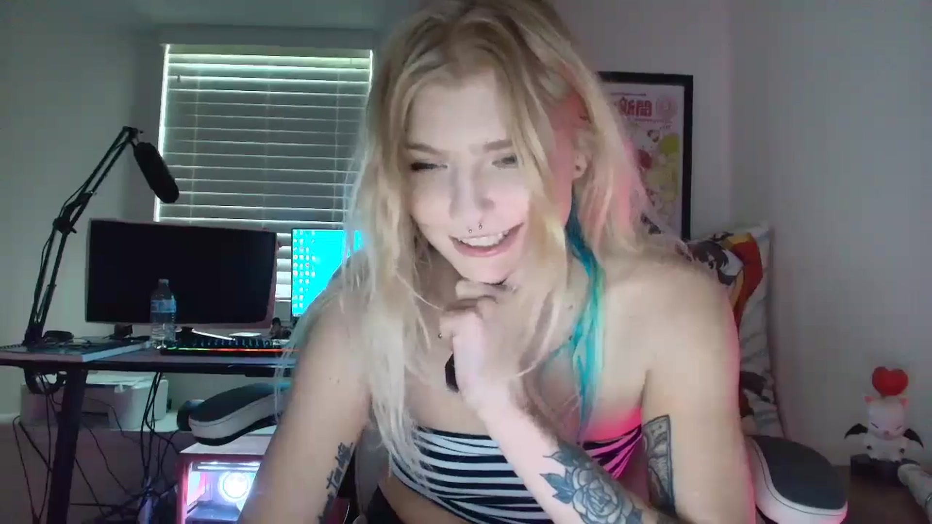Gallery image thumbnail from DuckChan0's myfreecams stream on, 07/05/2025, 23:14 image 9 of 20