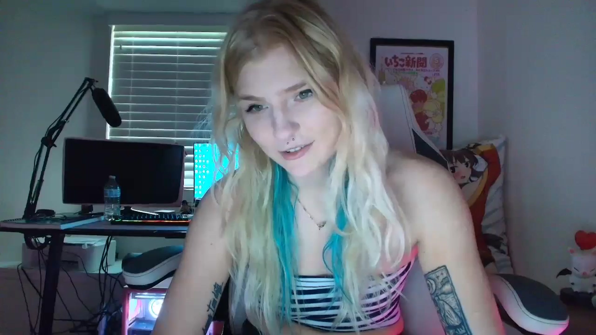 Gallery image thumbnail from DuckChan0's myfreecams stream on, 07/05/2025, 23:14 image 10 of 20