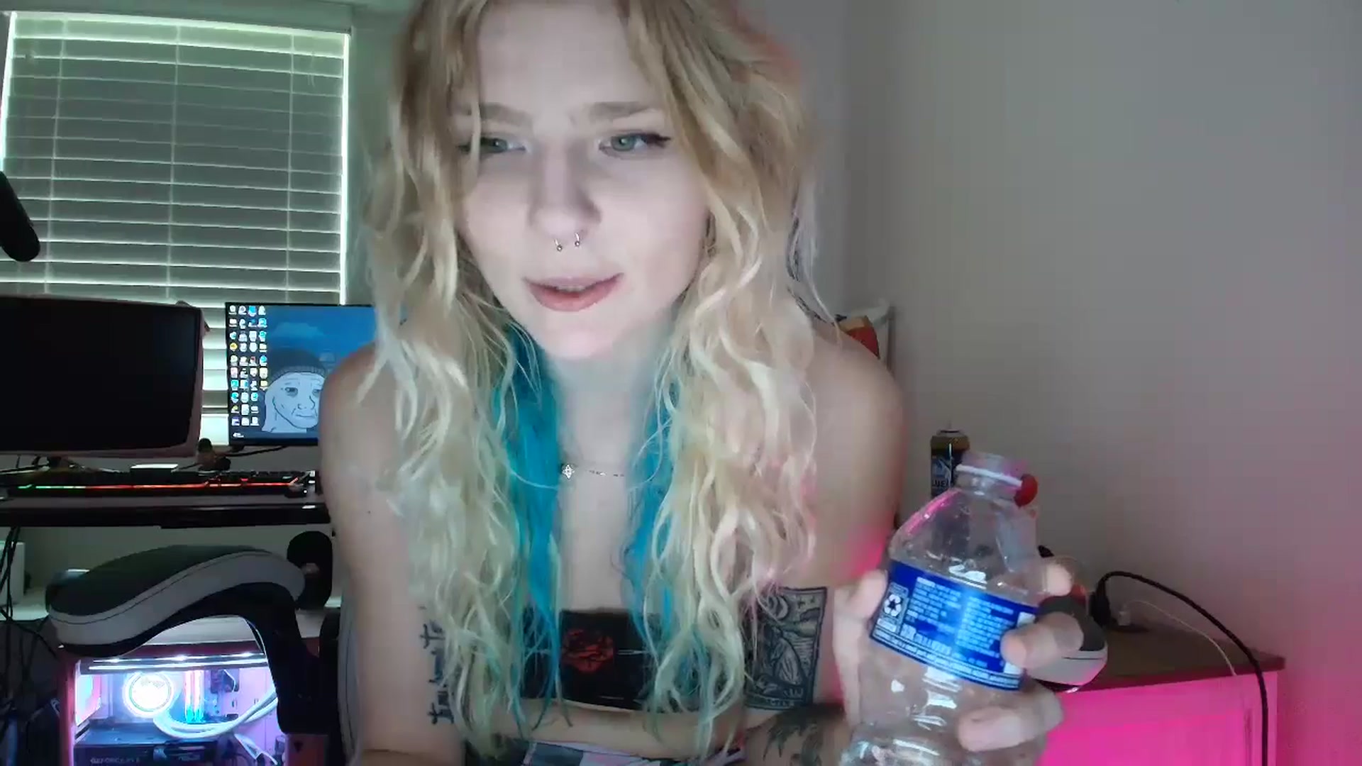 Gallery image thumbnail from DuckChan0's myfreecams stream on, 07/06/2025, 22:09 image 8 of 20
