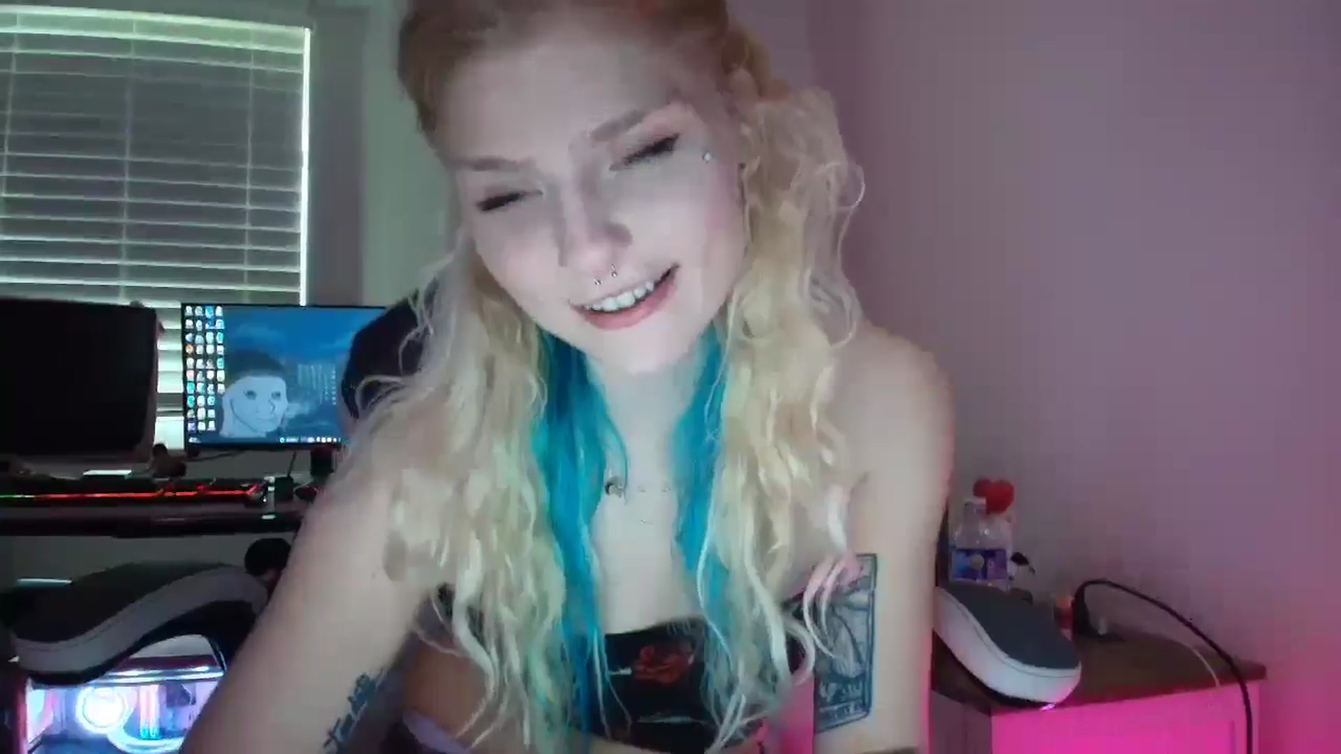 Gallery image thumbnail from DuckChan0's myfreecams stream on, 07/06/2025, 22:09 image 5 of 20