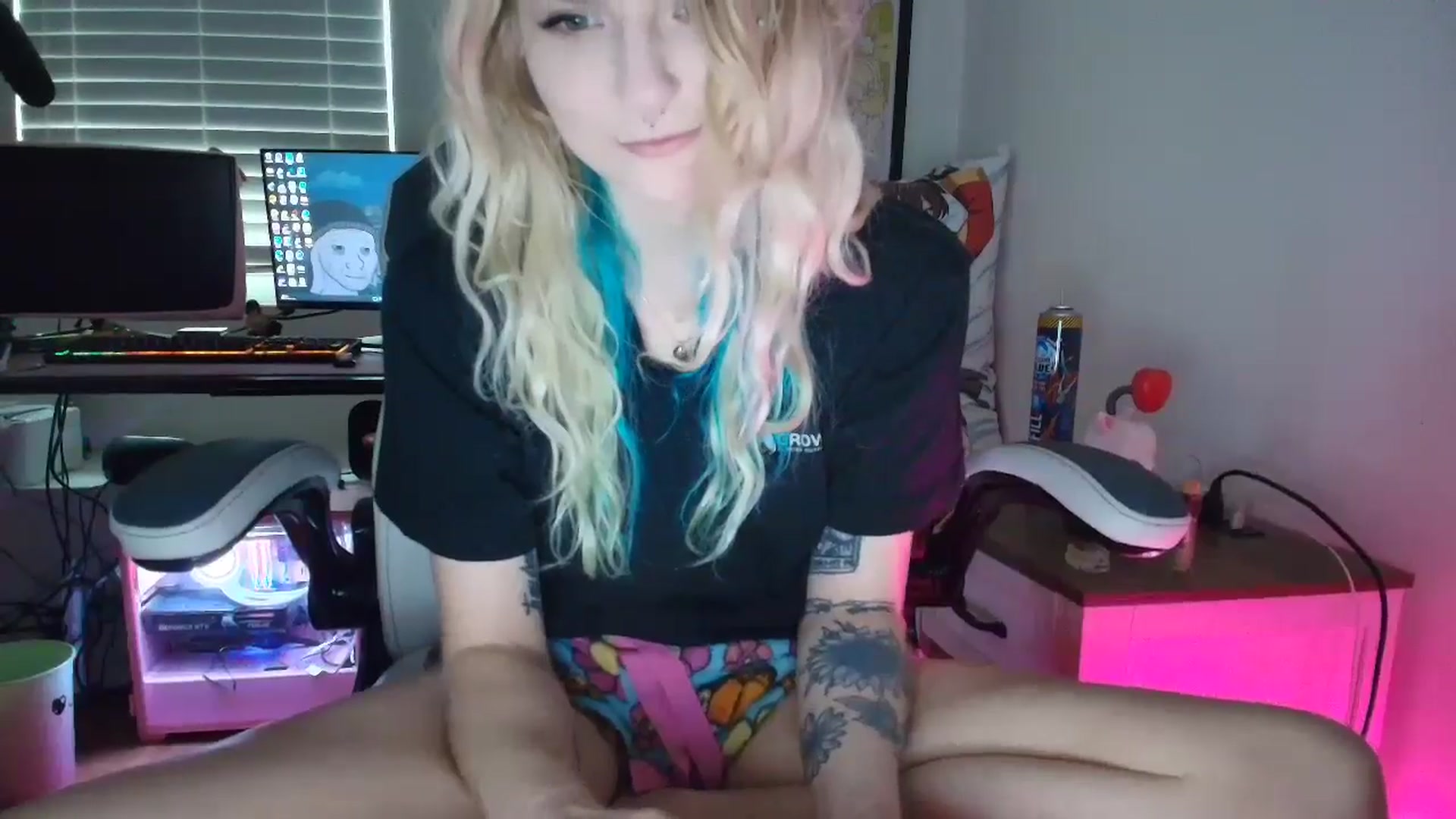Gallery image thumbnail from DuckChan0's myfreecams stream on, 07/06/2025, 23:15 image 7 of 20