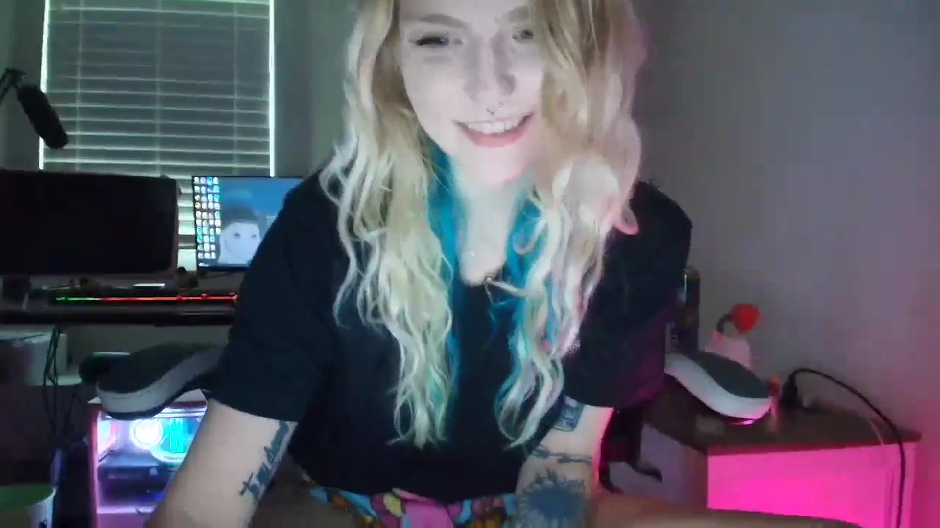 Gallery image thumbnail from DuckChan0's myfreecams stream on, 07/06/2025, 23:15 image 8 of 20