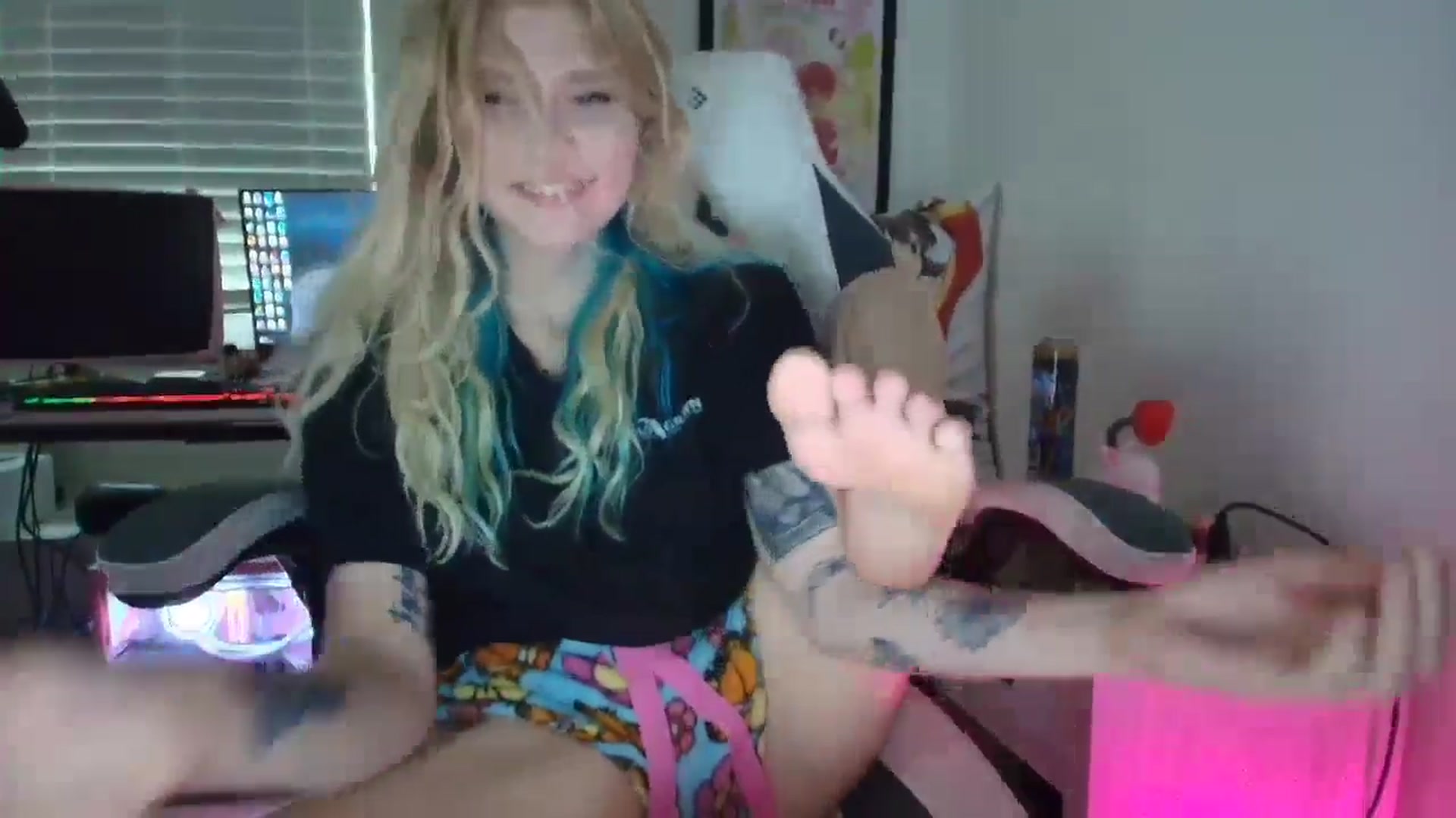 Gallery image thumbnail from DuckChan0's myfreecams stream on, 07/06/2025, 23:15 image 17 of 20