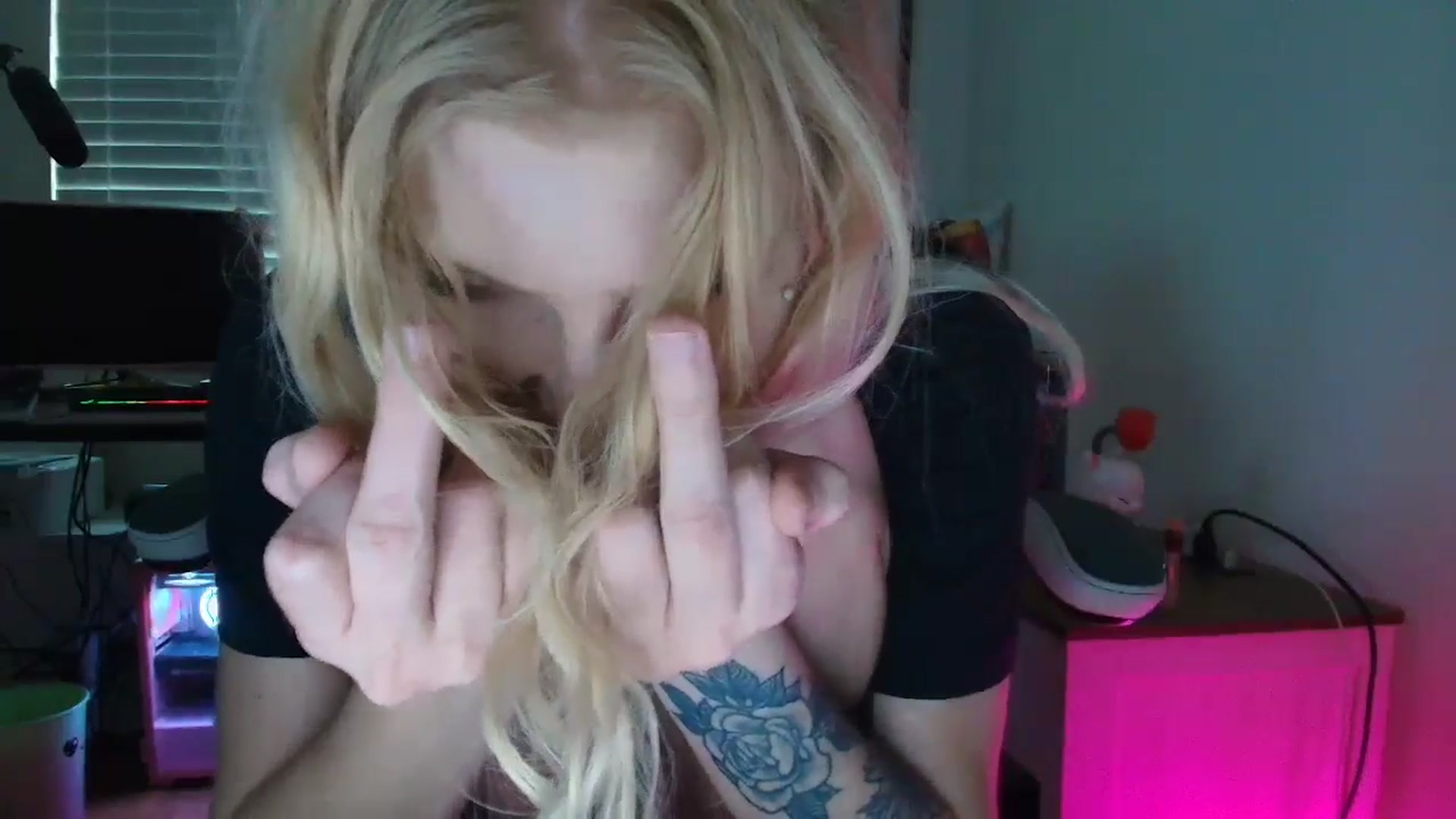 Gallery image thumbnail from DuckChan0's myfreecams stream on, 07/06/2025, 23:15 image 3 of 20